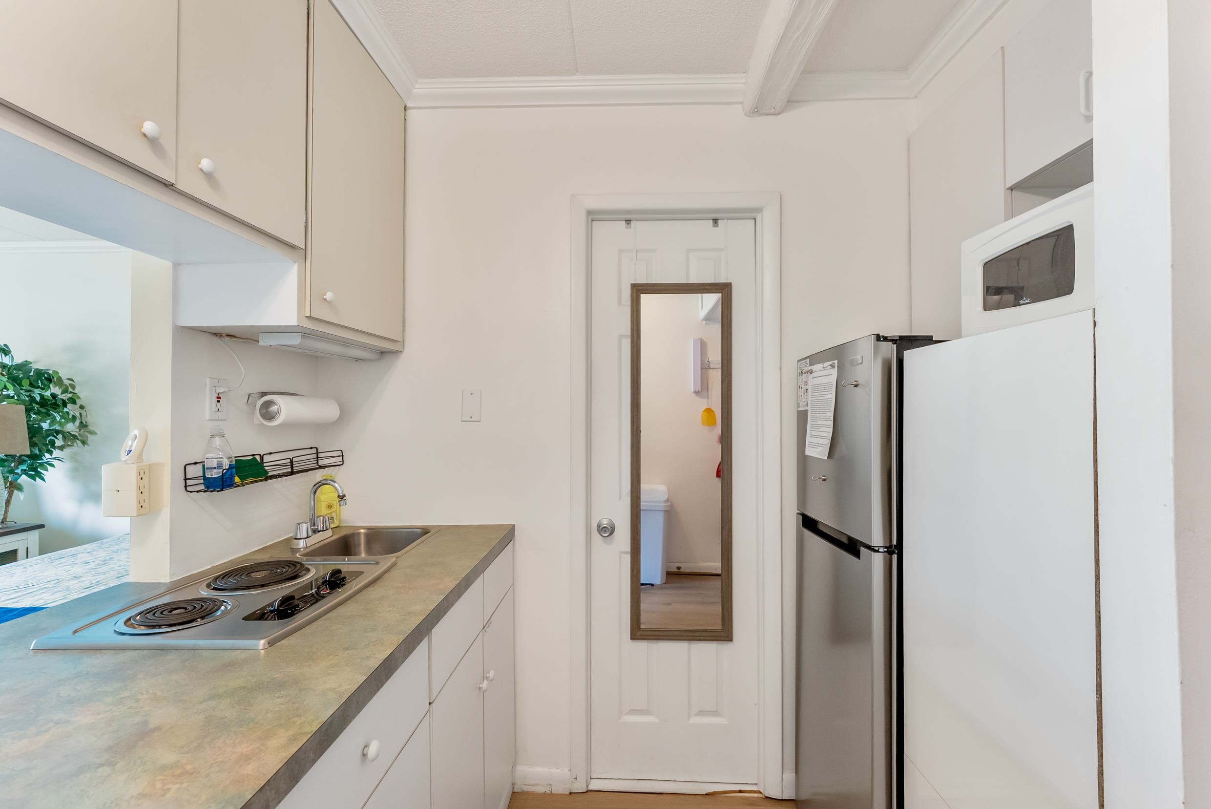 725 Allen Drive - Picture 2