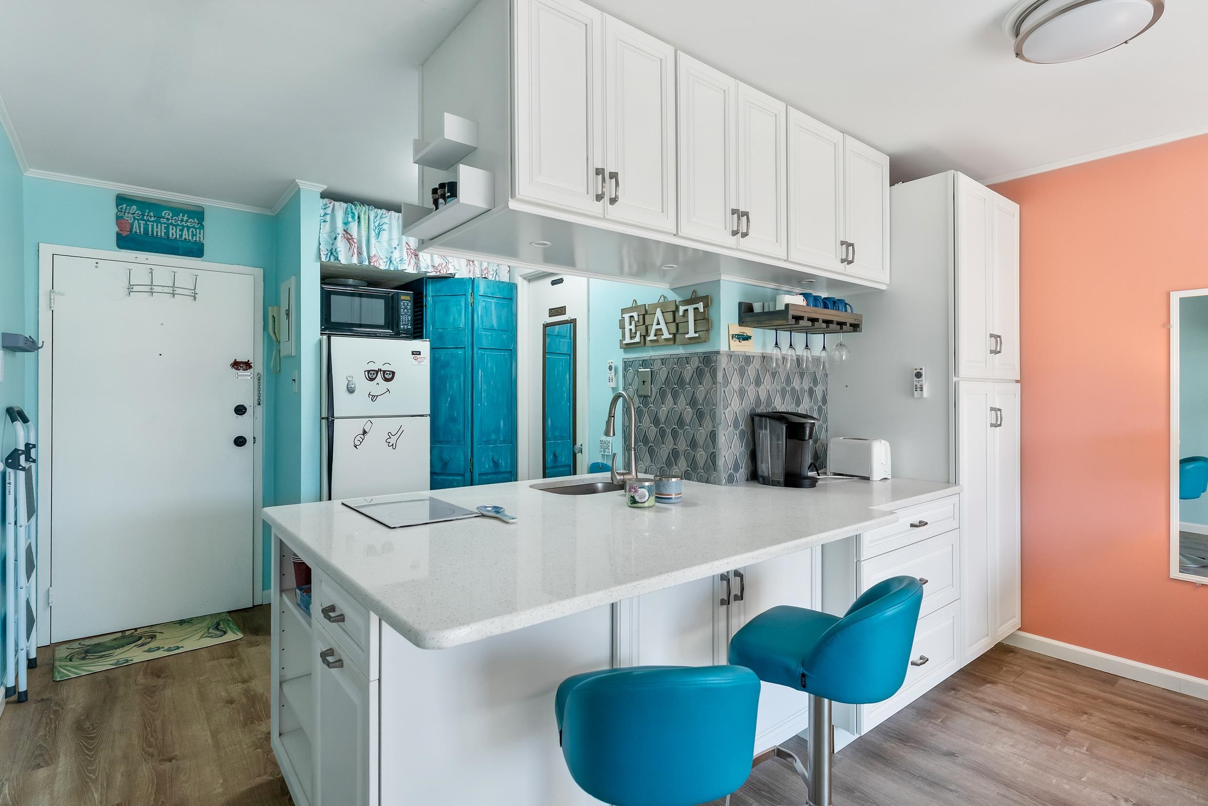 725 Allen Drive - Picture 2