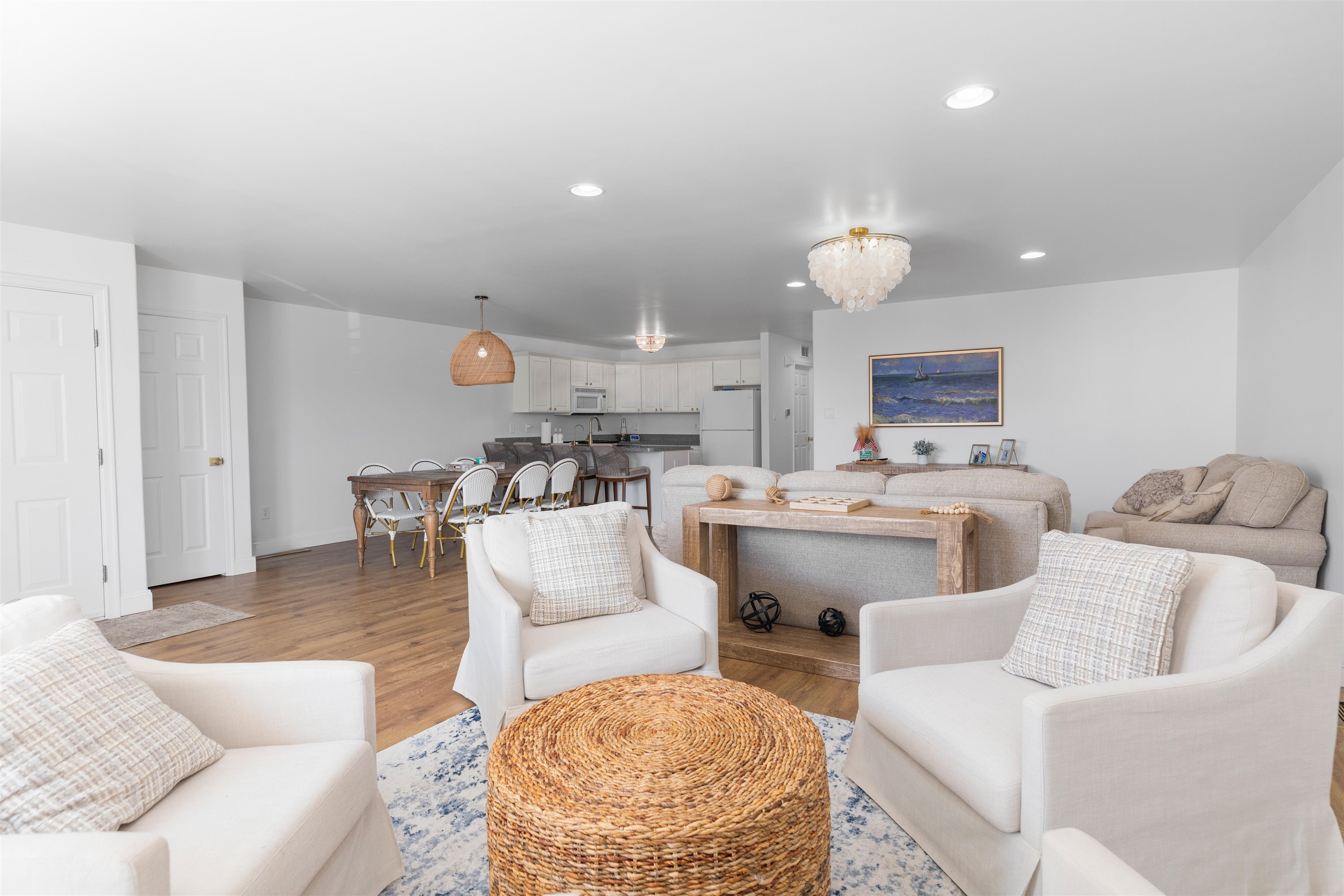 127 E Hand Avenue - Picture 1