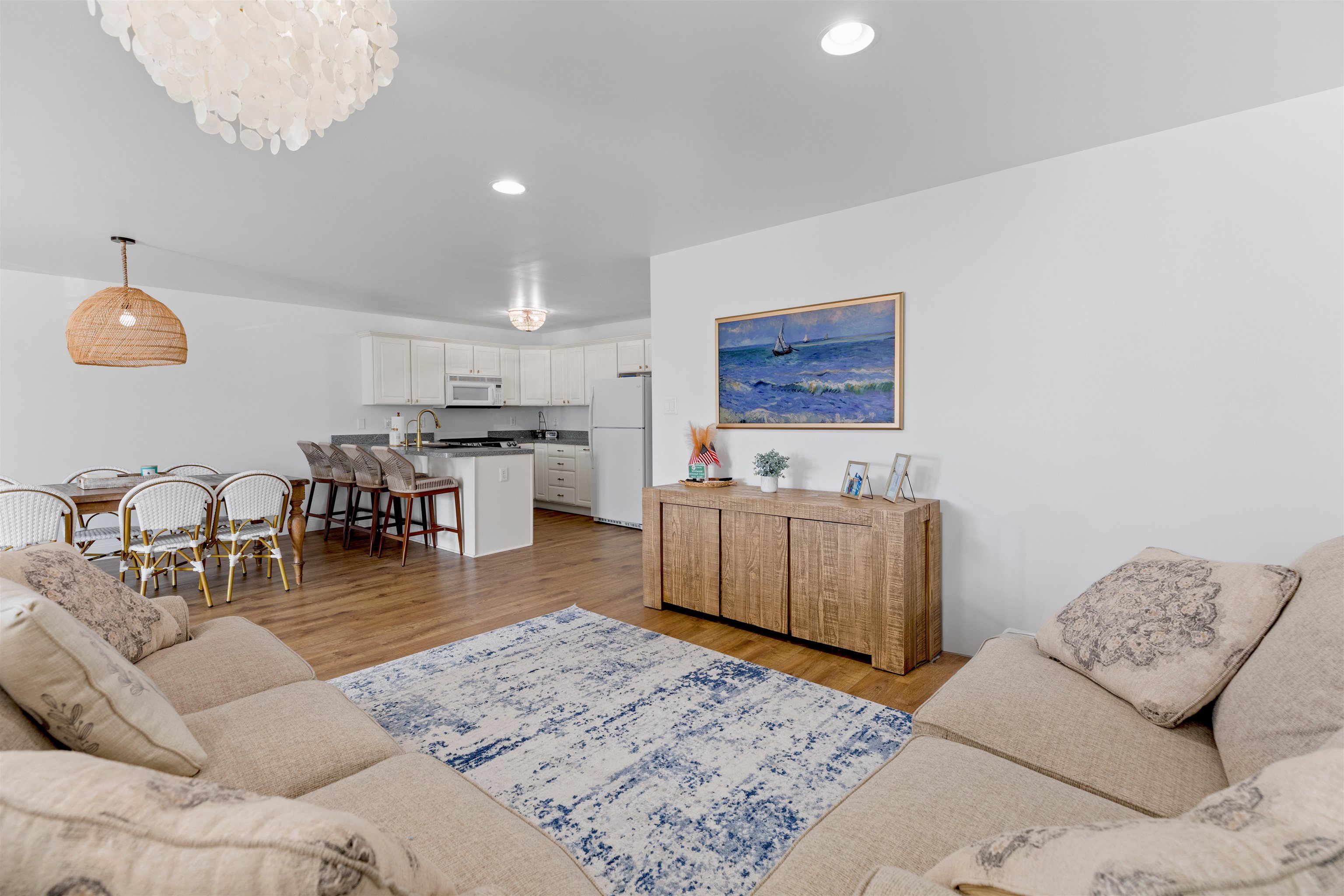 127 E Hand Avenue - Picture 2