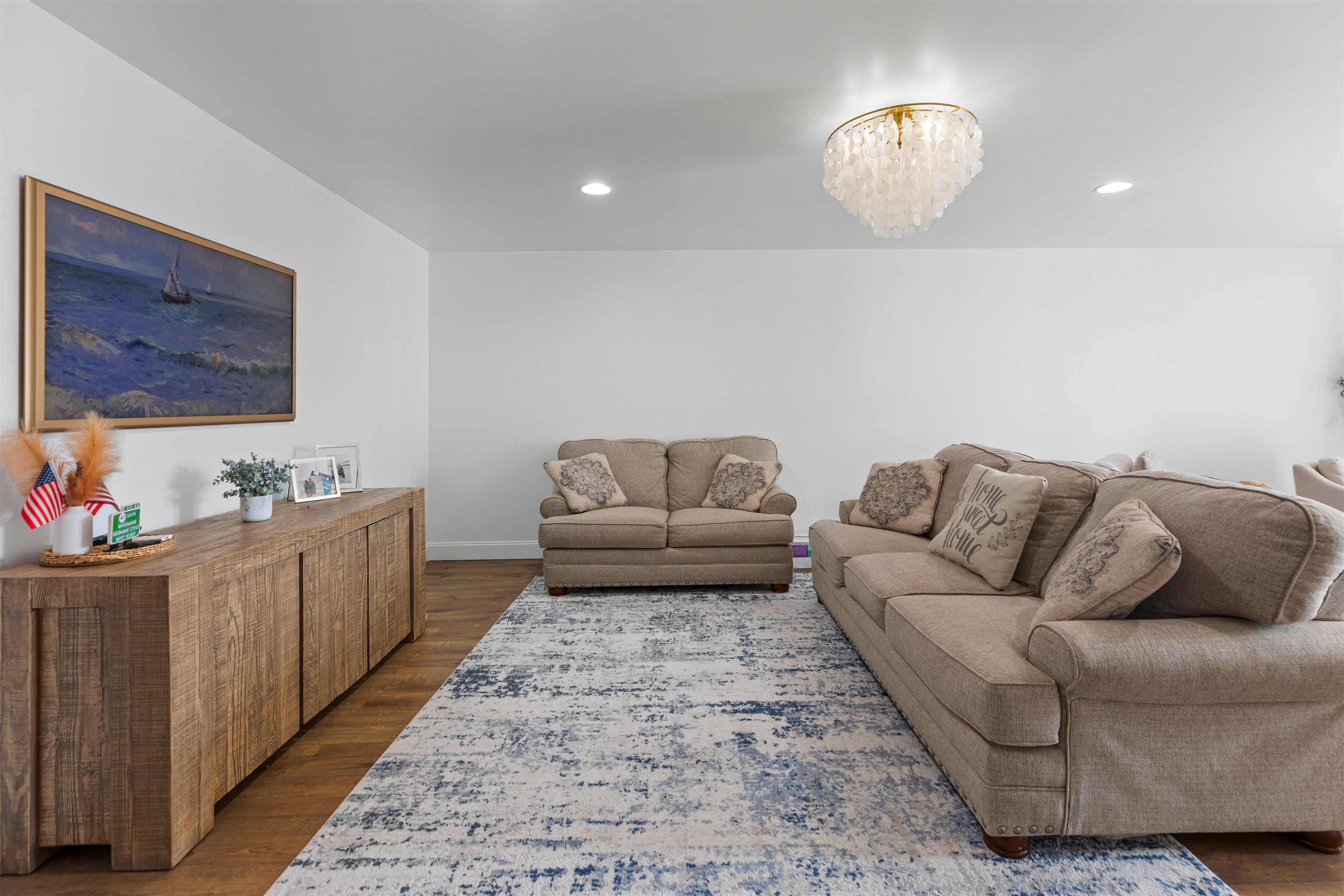 127 E Hand Avenue - Picture 3