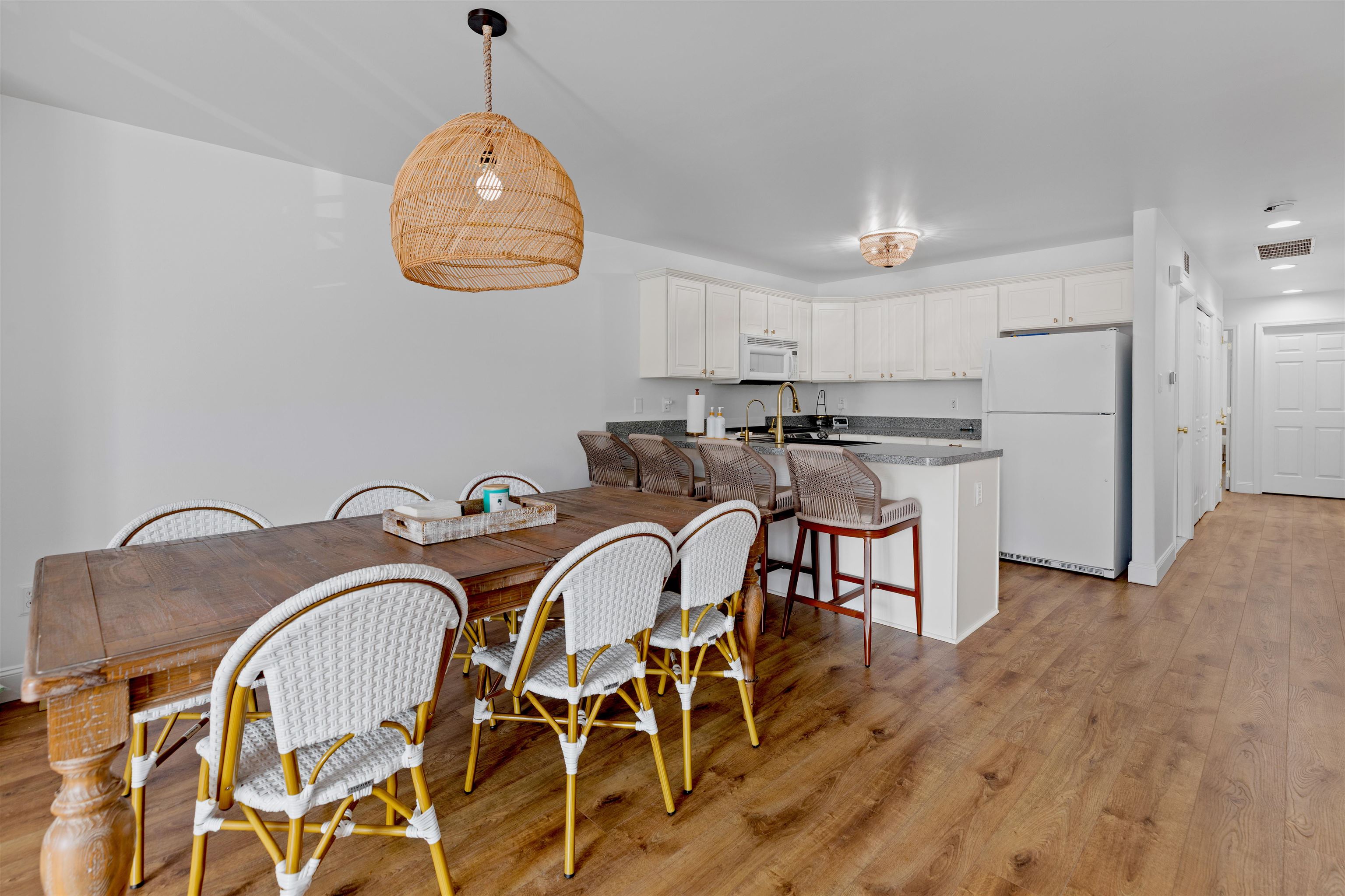 127 E Hand Avenue - Picture 5