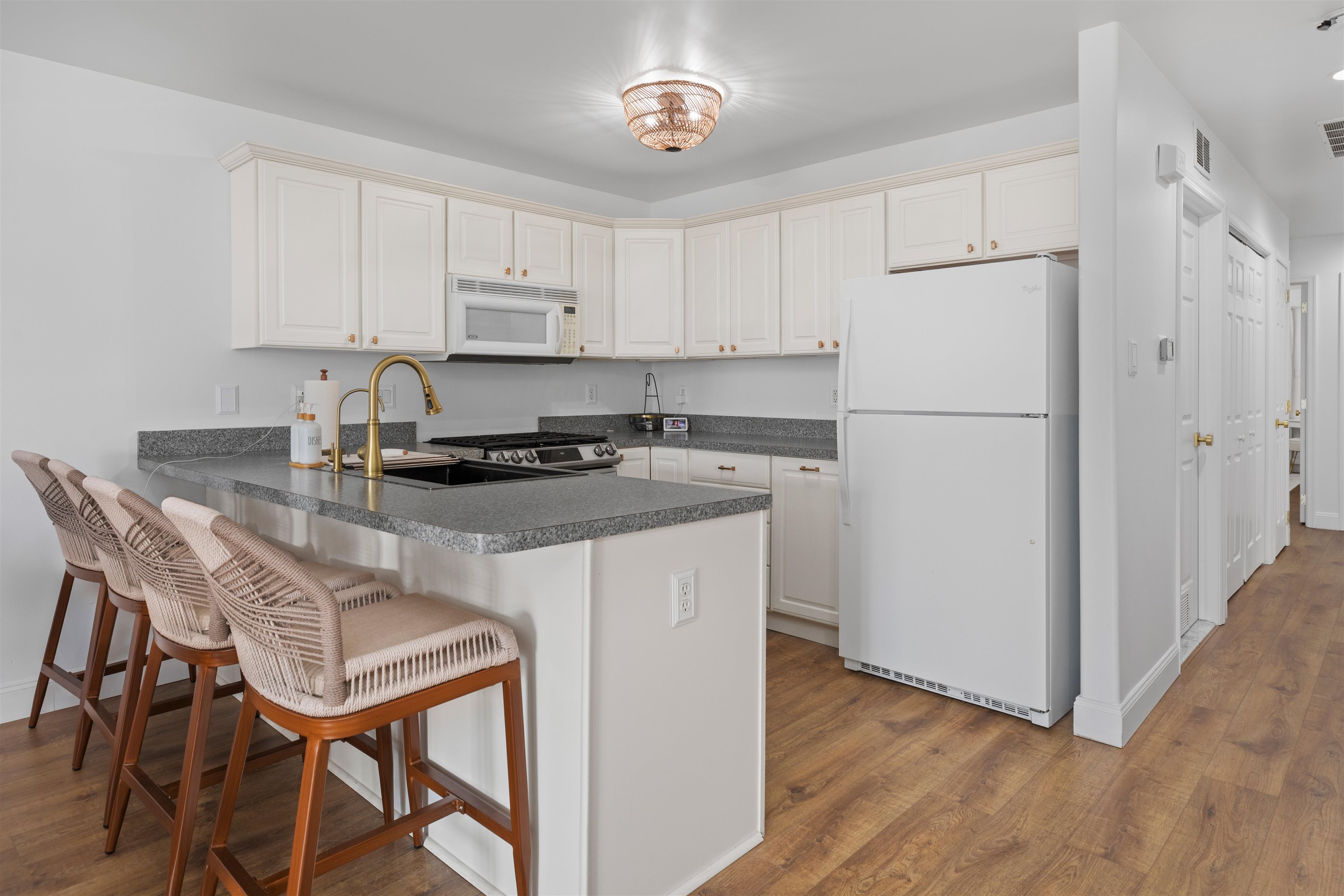 127 E Hand Avenue - Picture 6