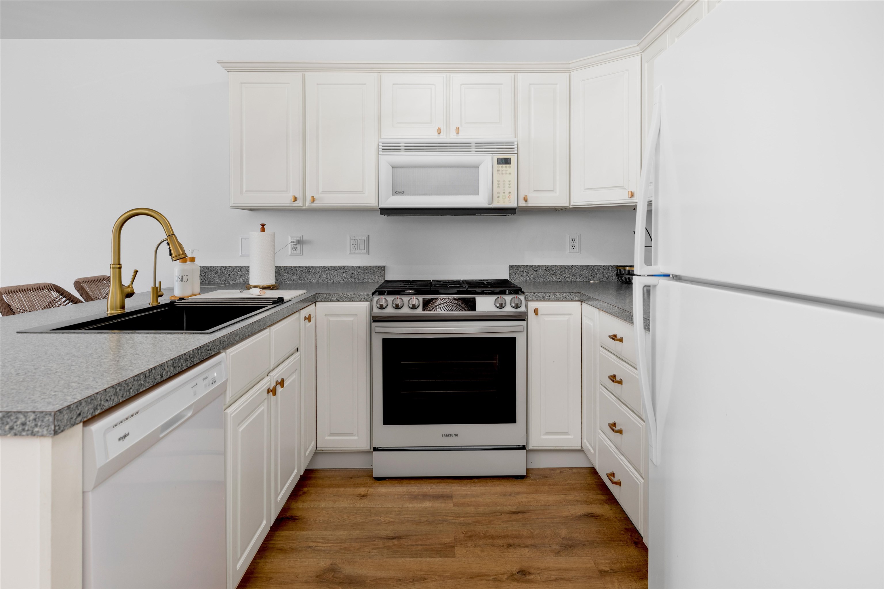 127 E Hand Avenue - Picture 7