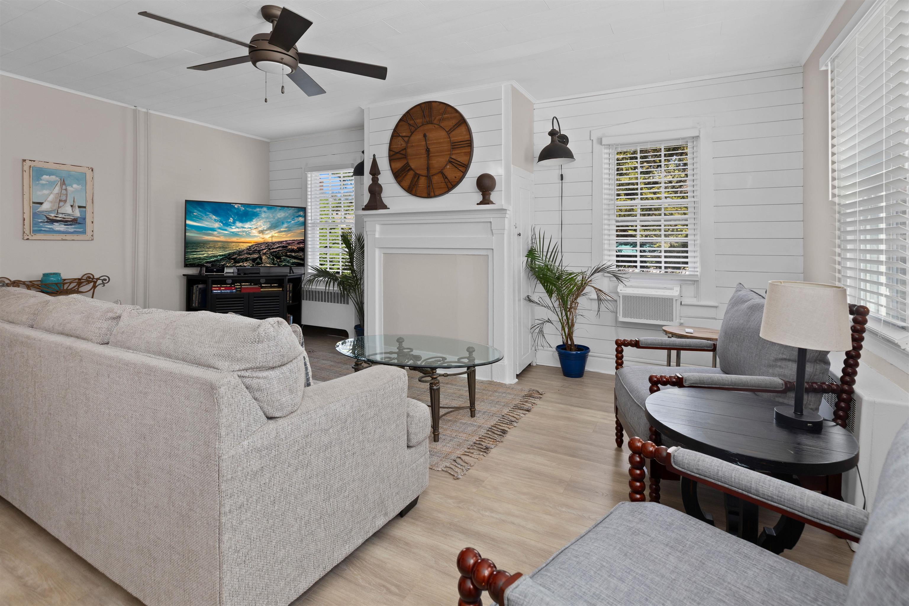 1045-1047 Lafayette Street - Picture 5