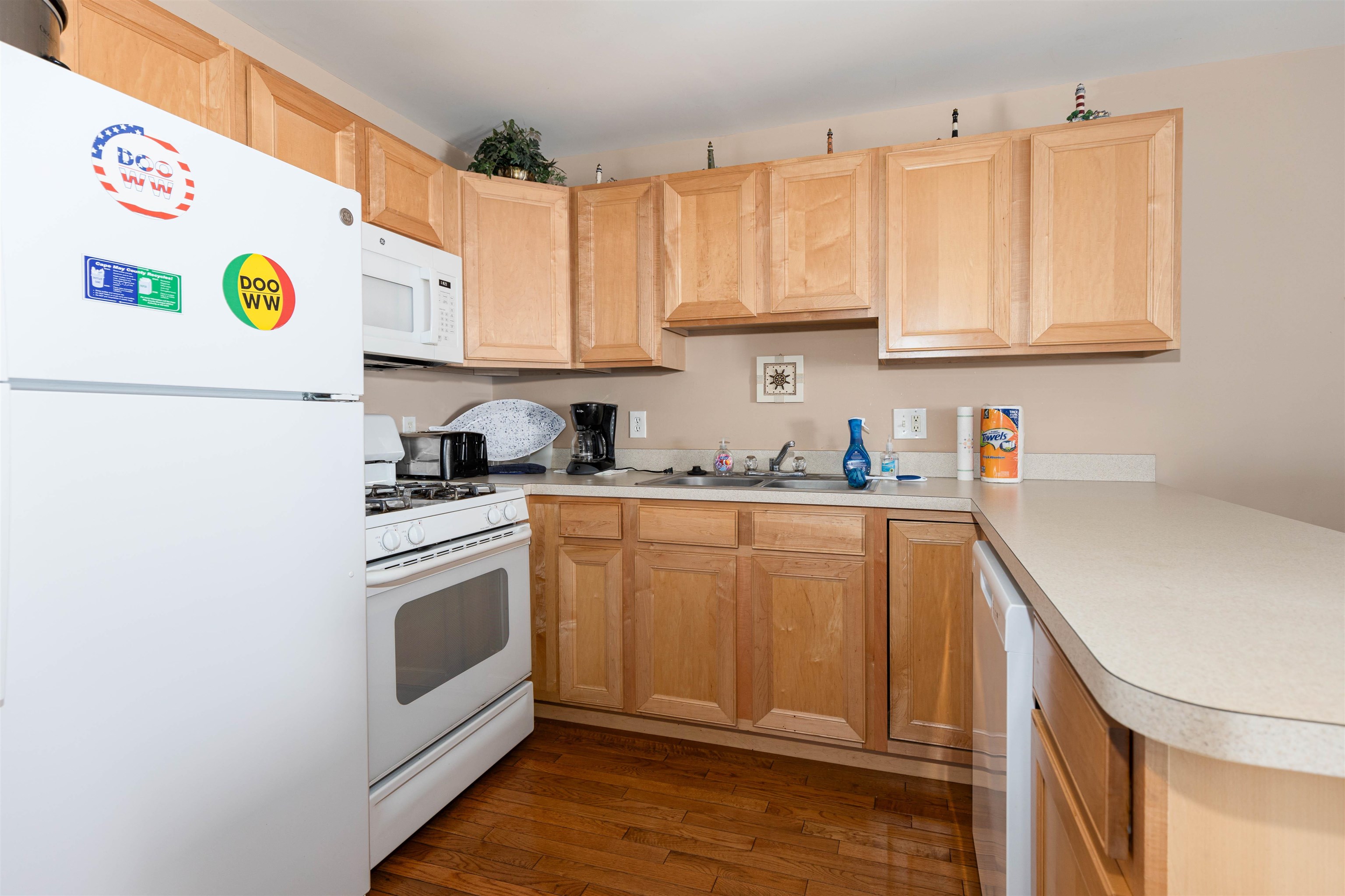 4716 Atlantic Avenue - Picture 1