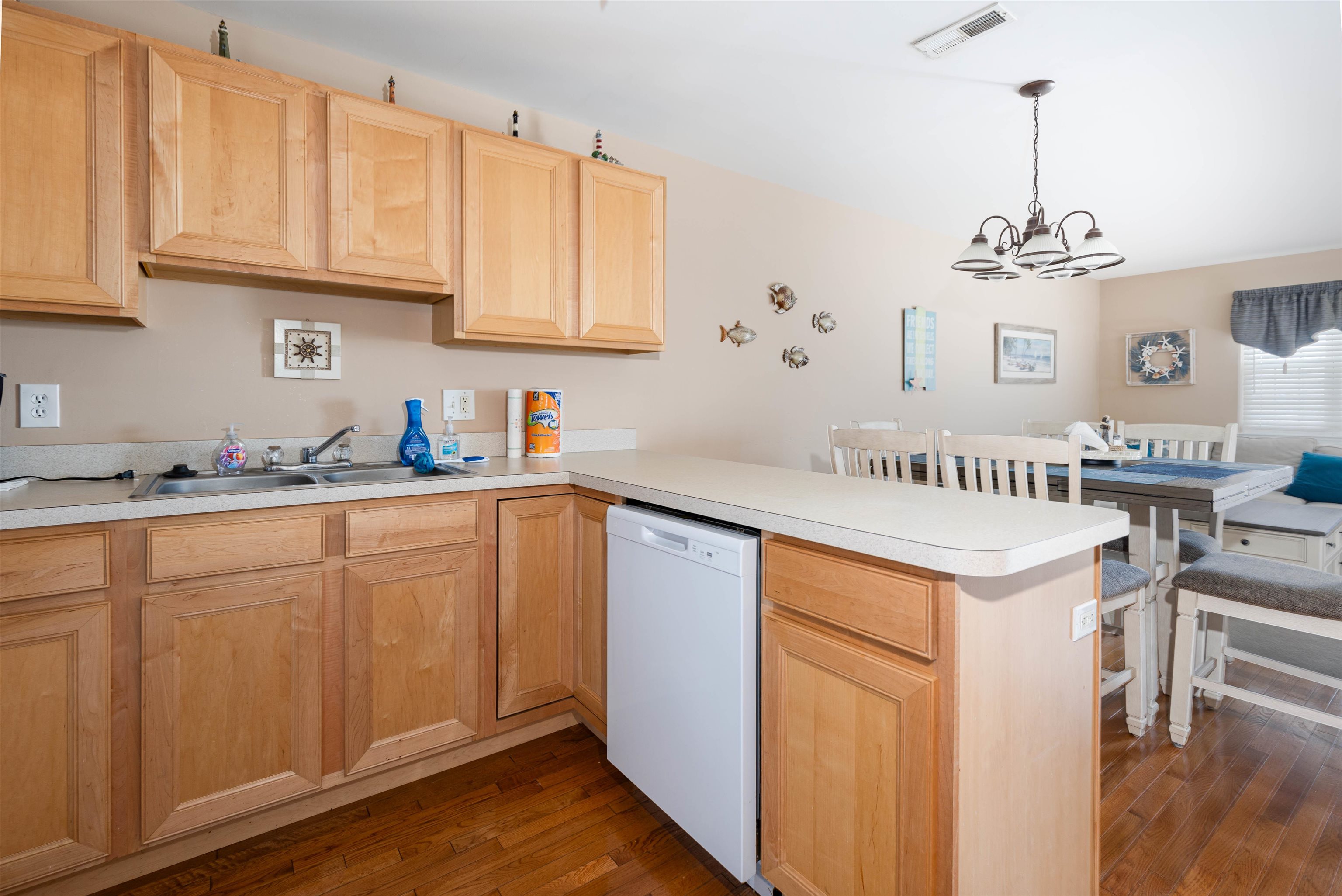 4716 Atlantic Avenue - Picture 3