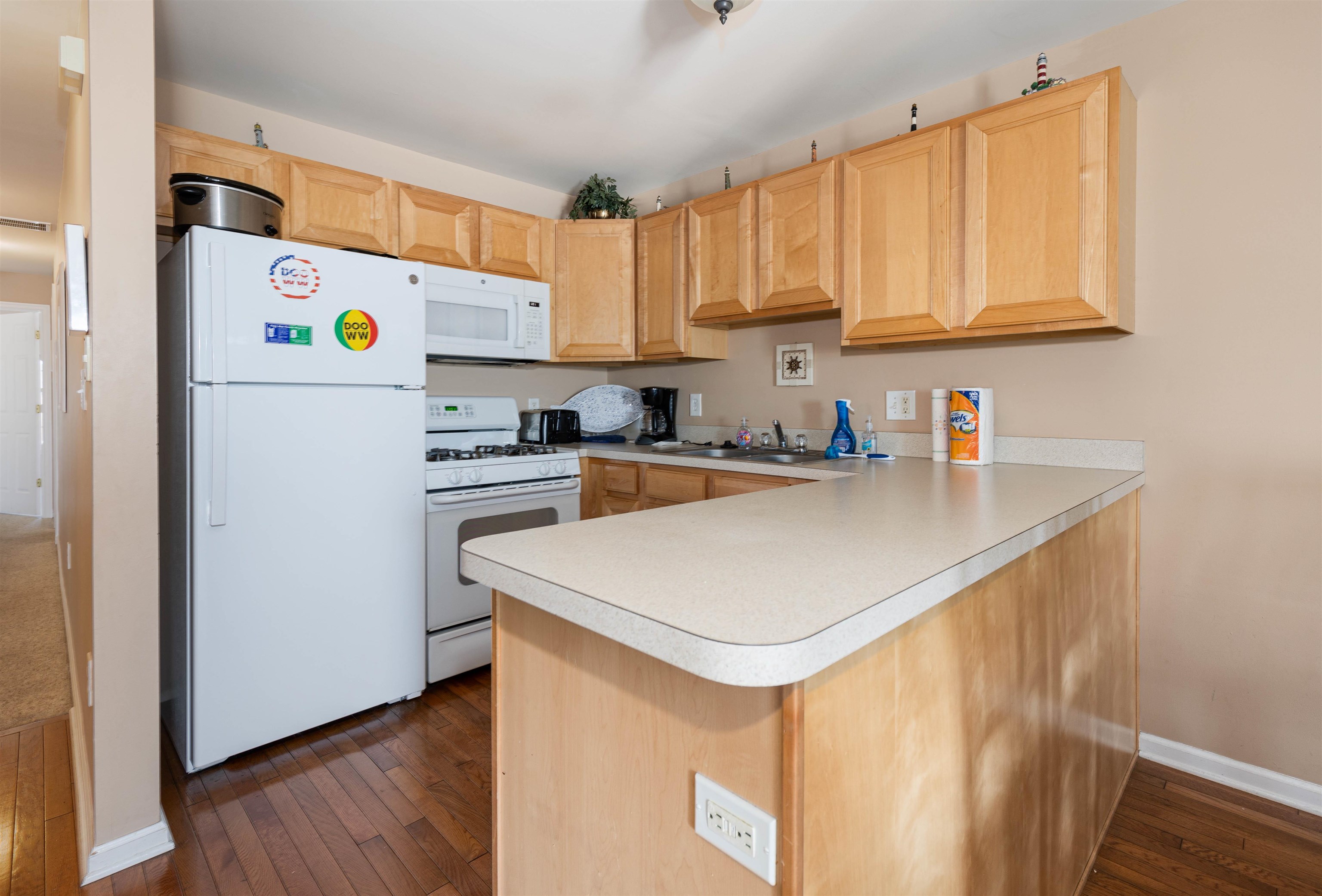 4716 Atlantic Avenue - Picture 4