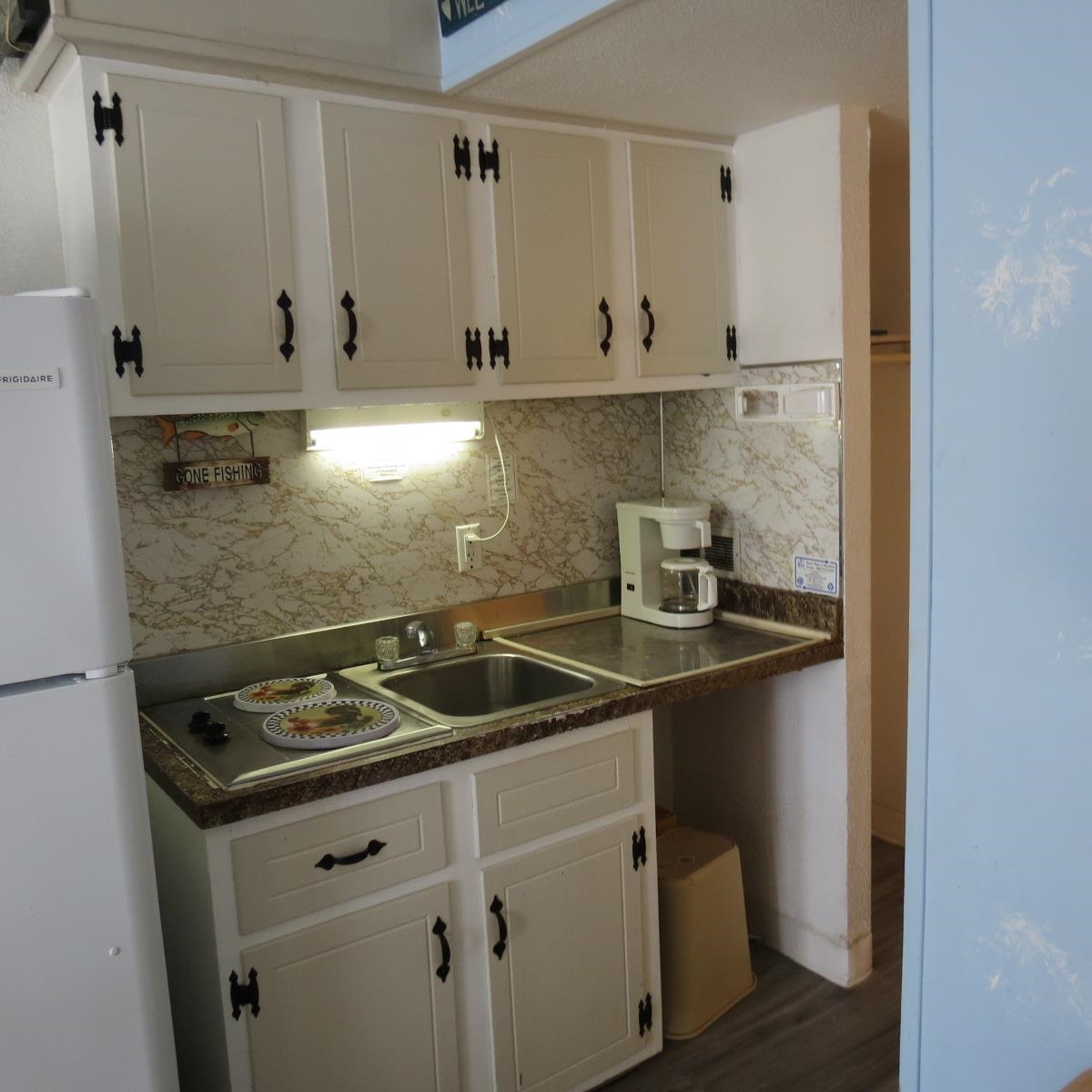 431 E 19th Avenue - Picture 4