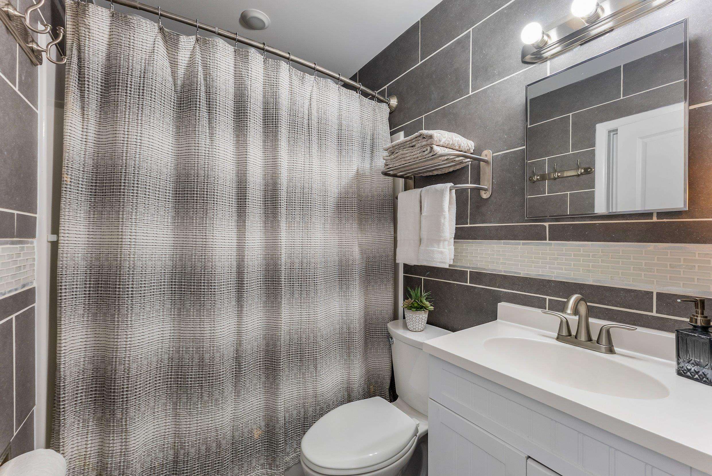 422 E Farragut Road - Picture 13