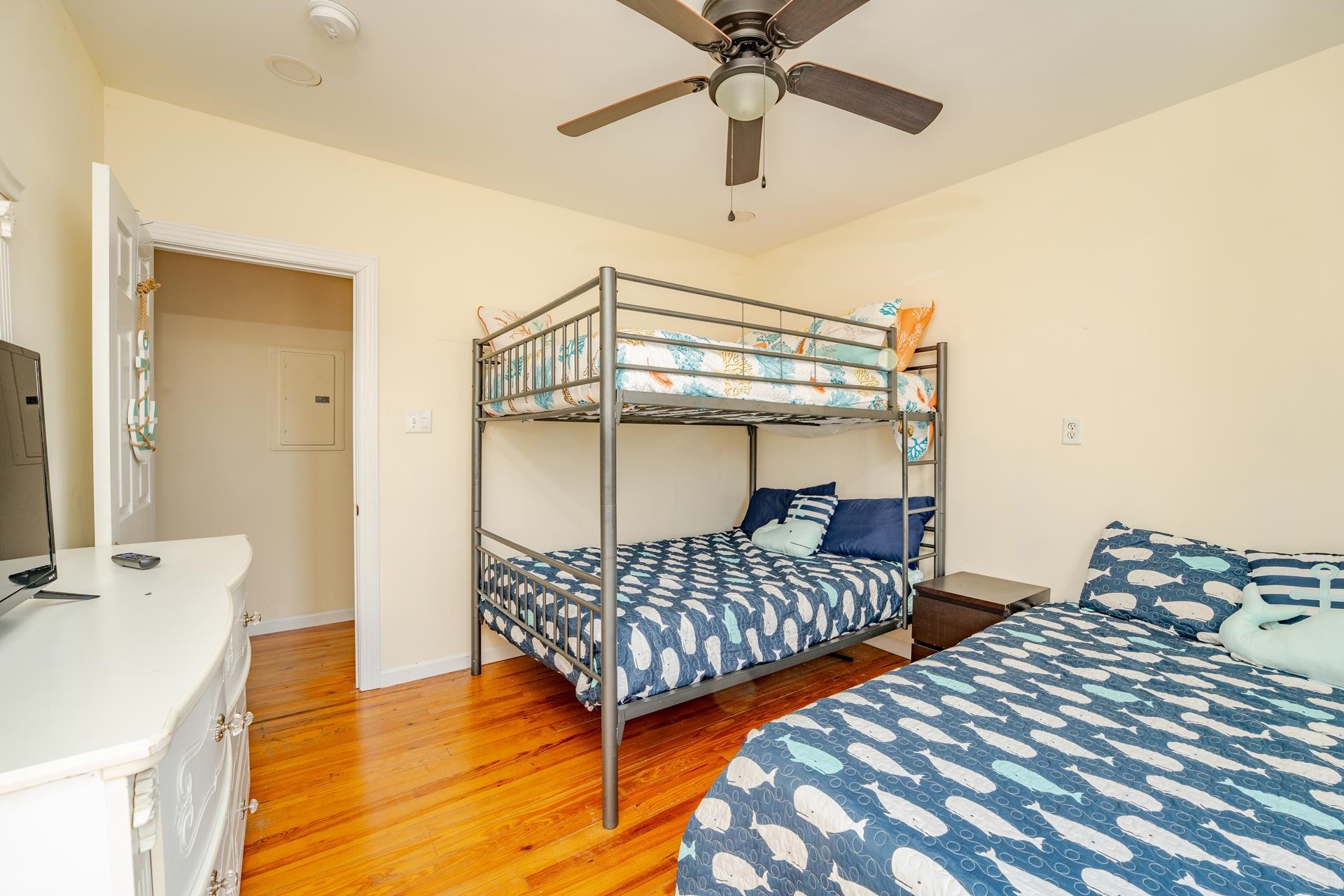 220 E 21st Avenue - Picture 13