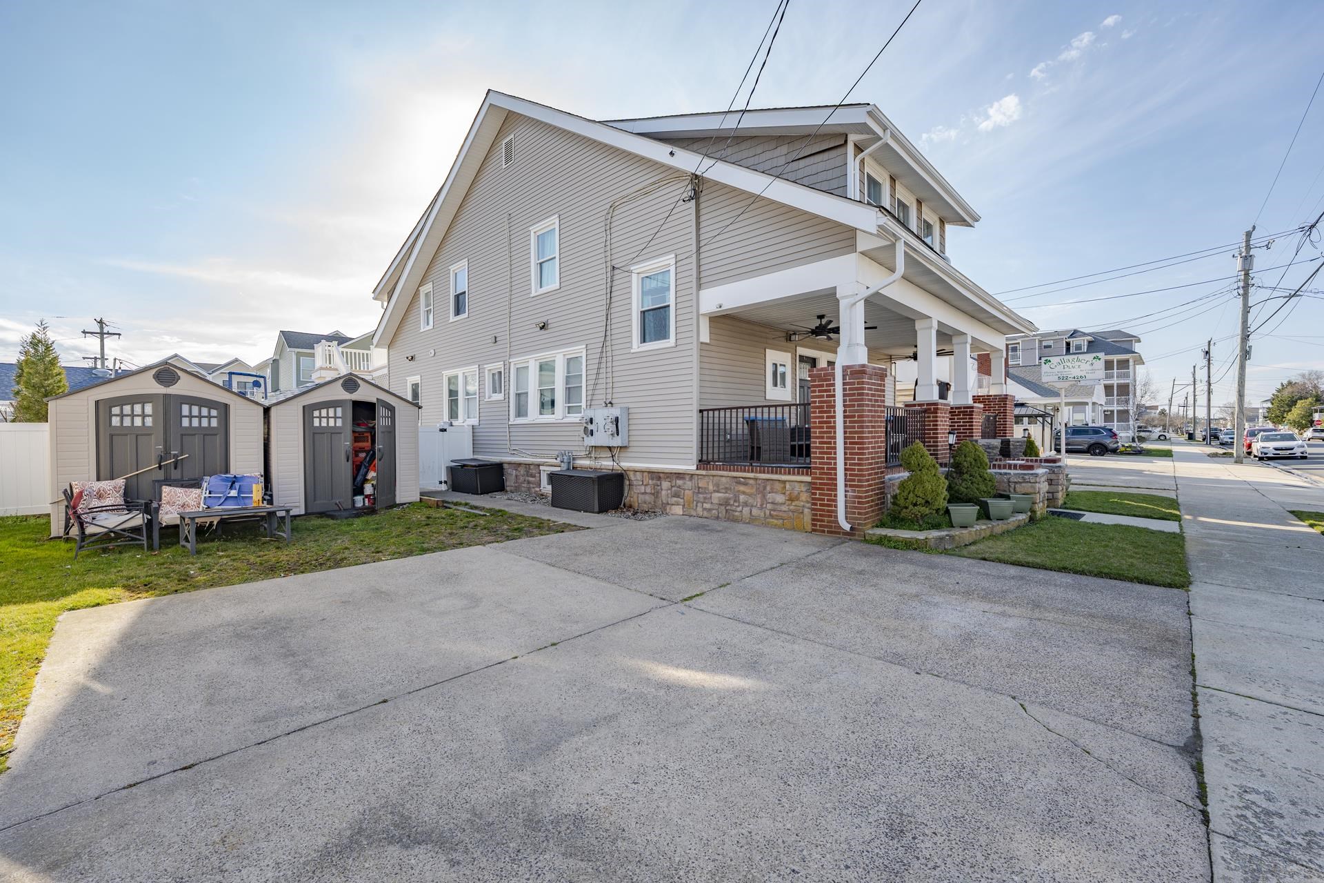 220 E 21st Avenue - Picture 1