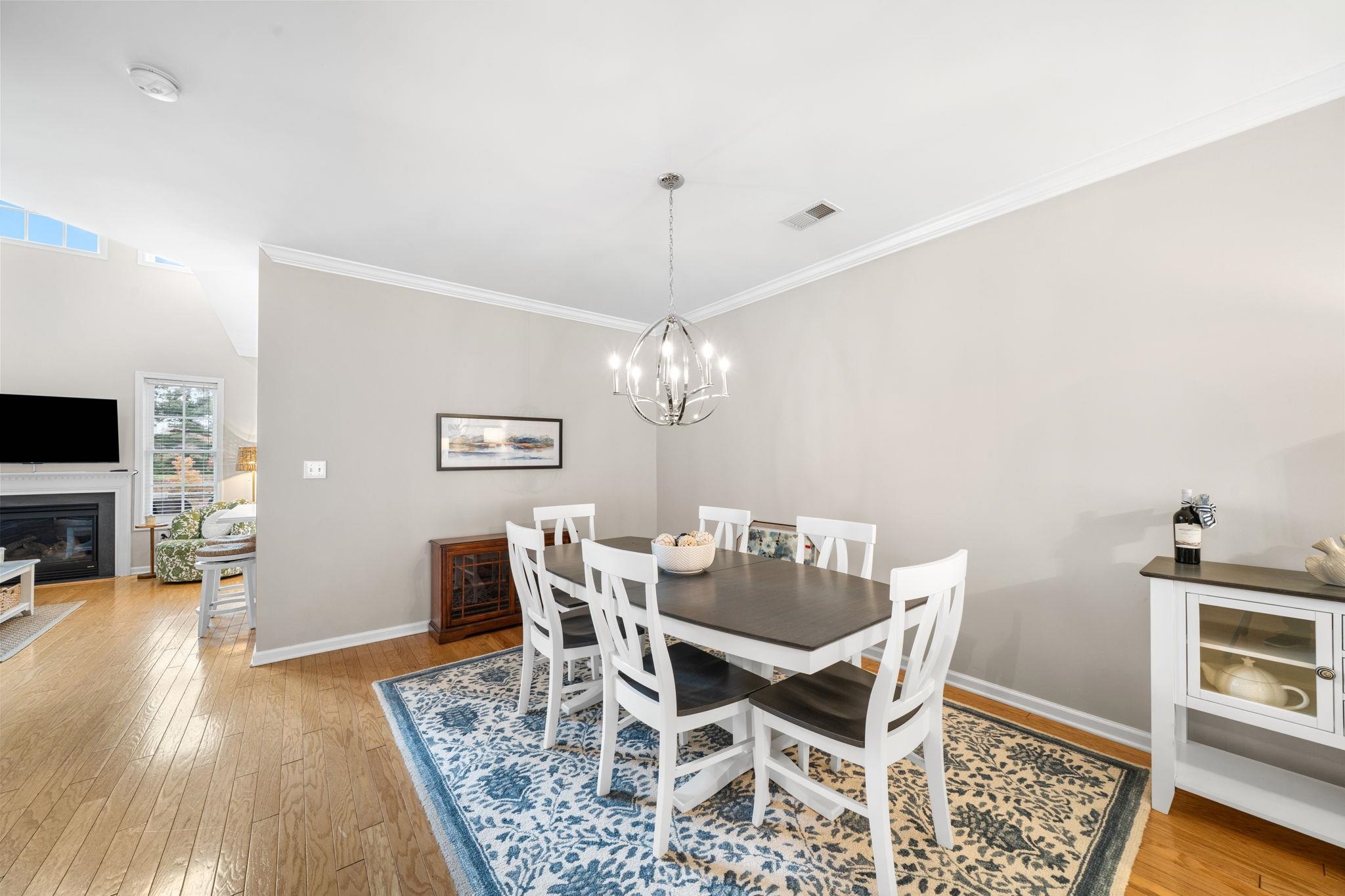 1007 Augusta Court - Picture 3