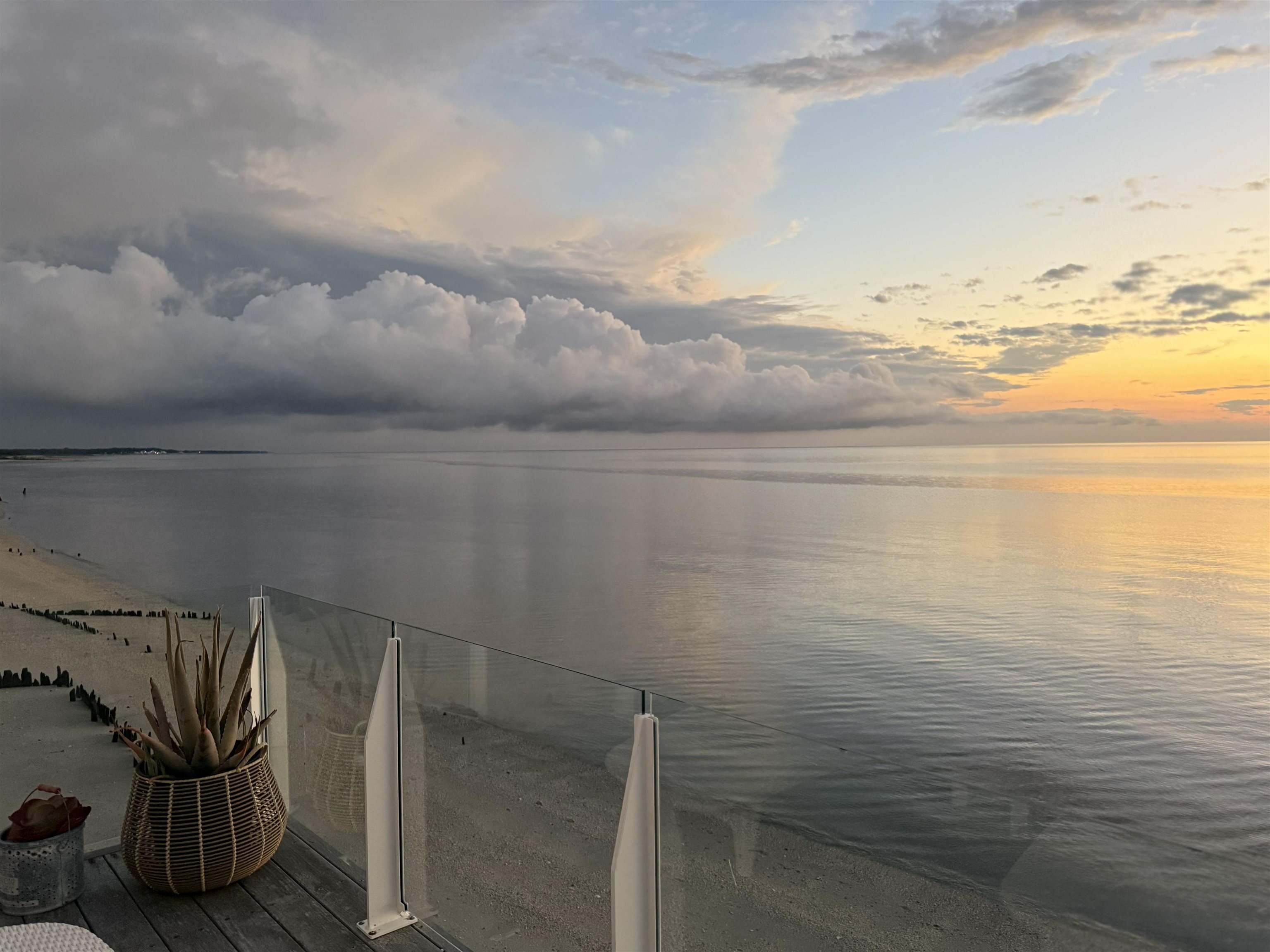 69 N Beach Avenue - Picture 1