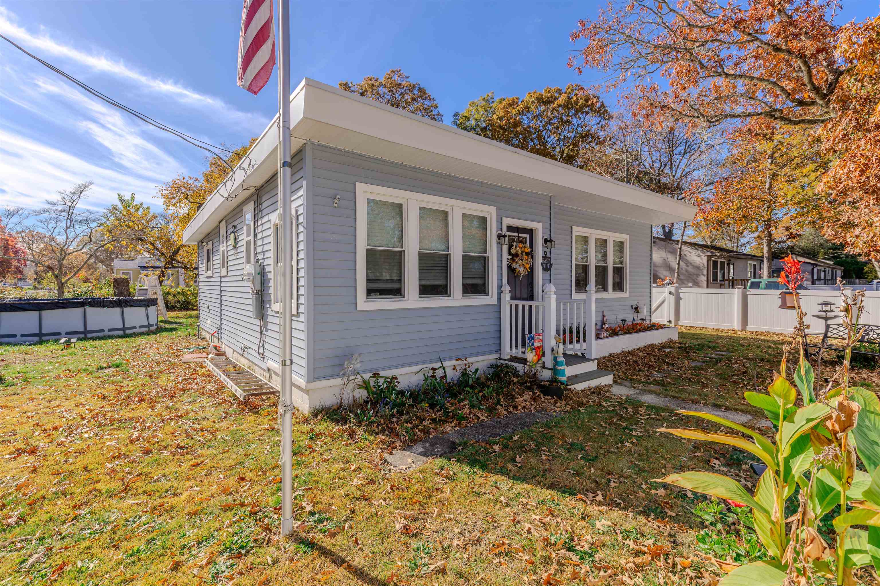 226 E New York Avenue - Picture 2