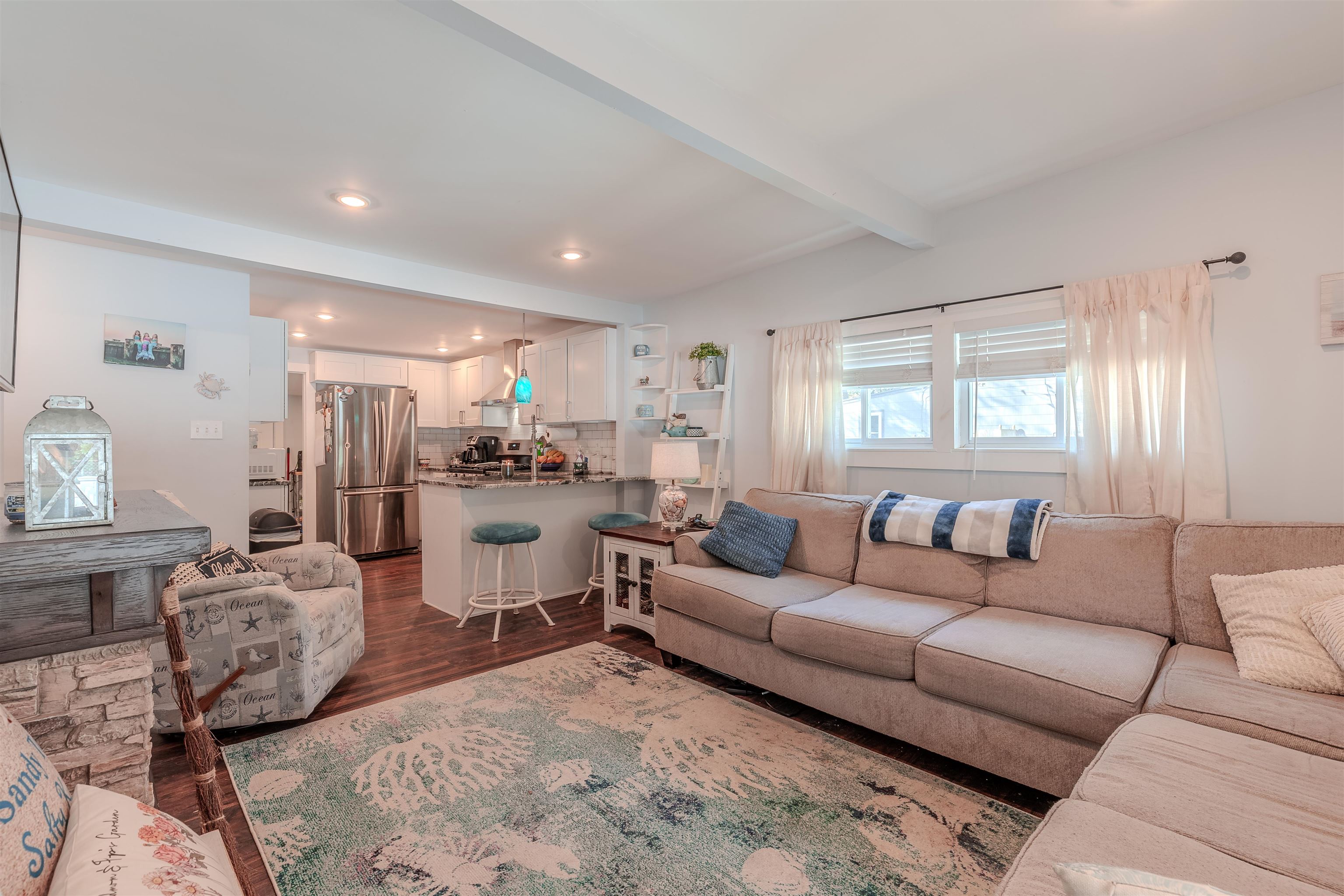 226 E New York Avenue - Picture 4