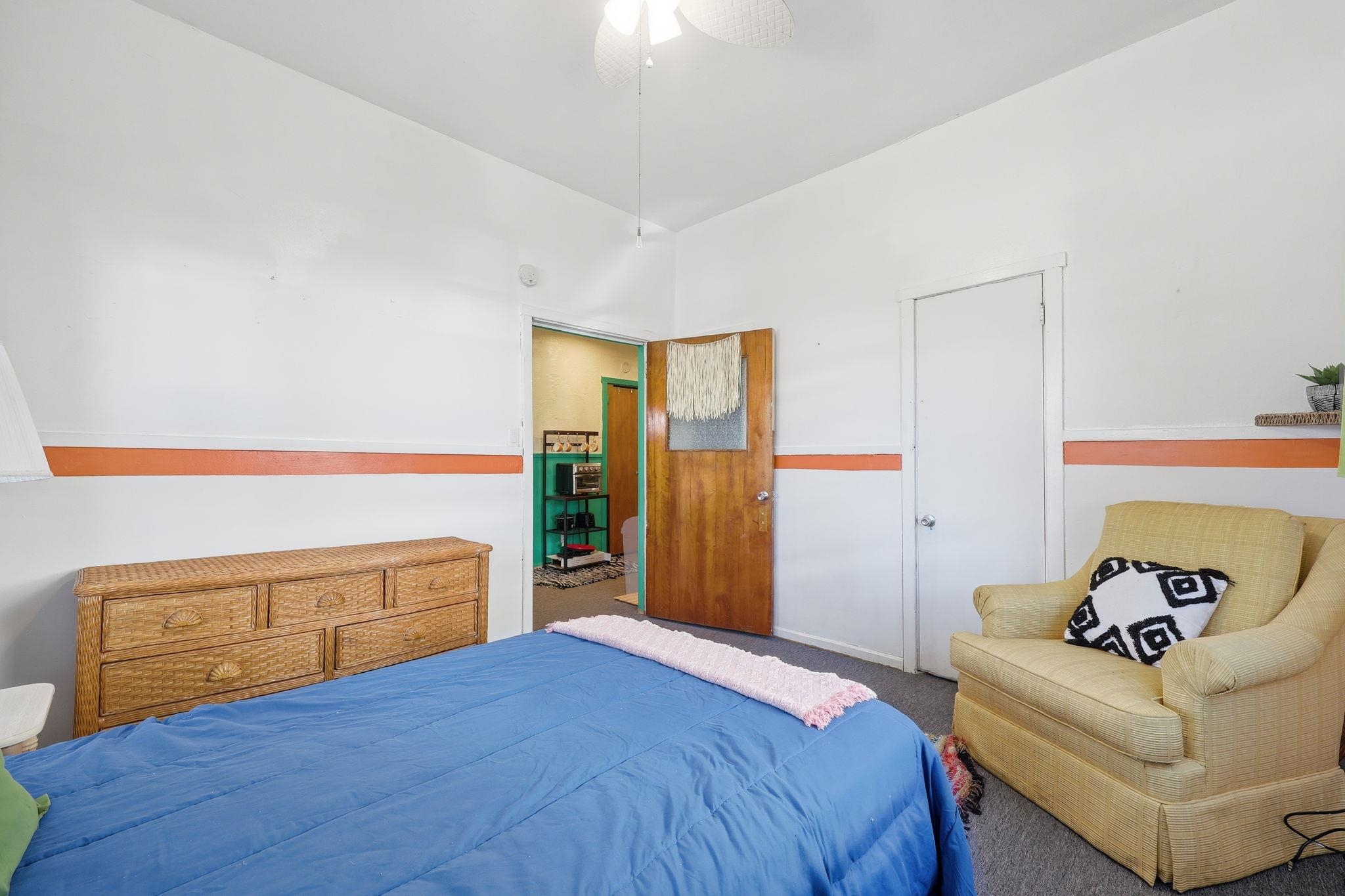 128 W Roberts Avenue - Picture 5