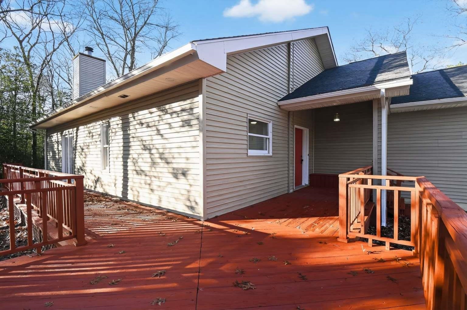 271 Academy Road - Picture 2