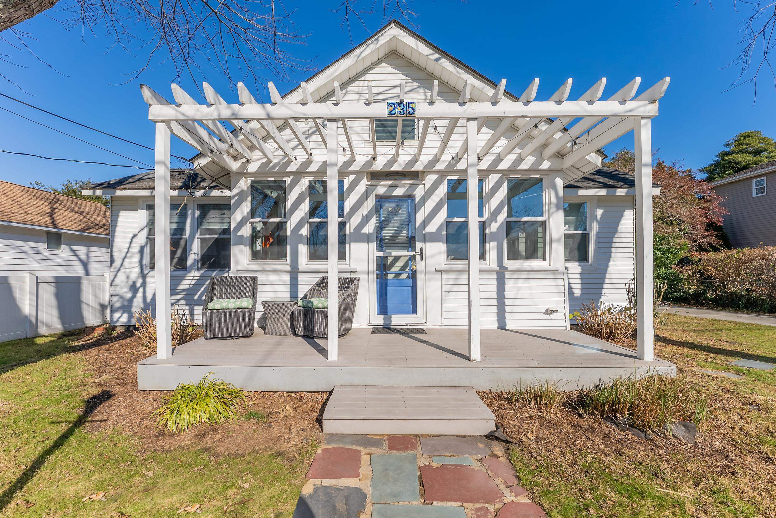 235 W Bates Avenue - Picture 2