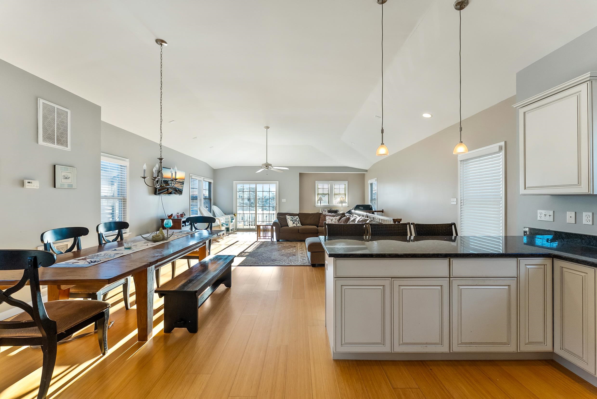 115 W Cardinal Road - Picture 2