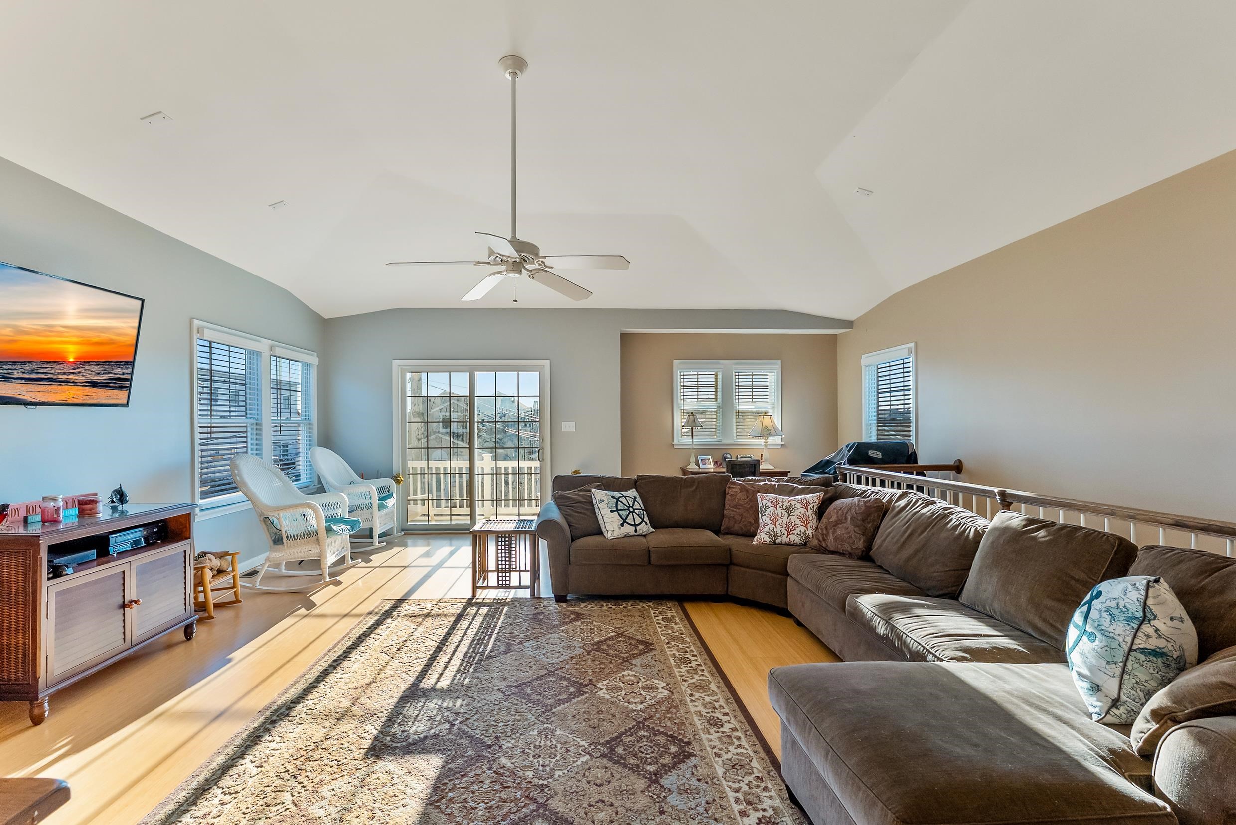 115 W Cardinal Road - Picture 6