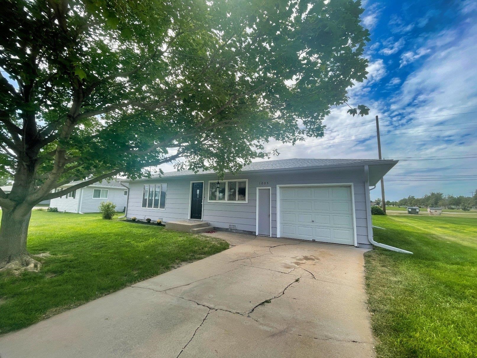1805 N Lincoln Street , Cozad, NE 69130 (MLS20221129) Nebraska Realty