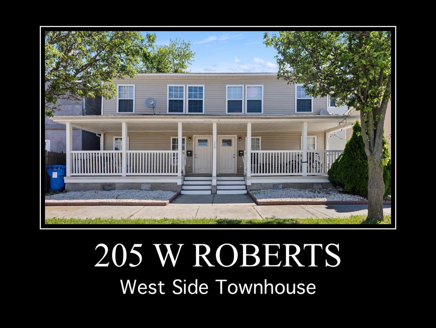 205 W Roberts Avenue - Picture 1
