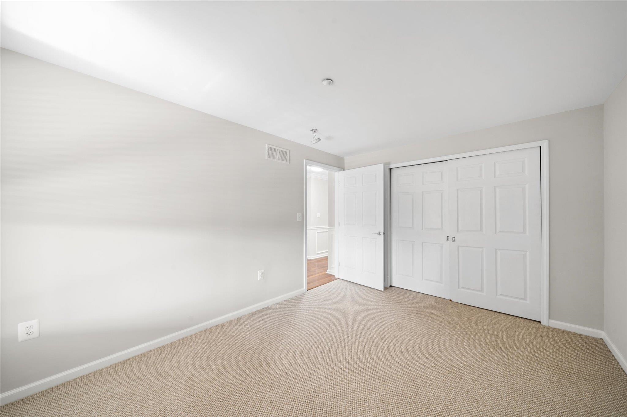 2102 Seaboard Circle - Picture 5