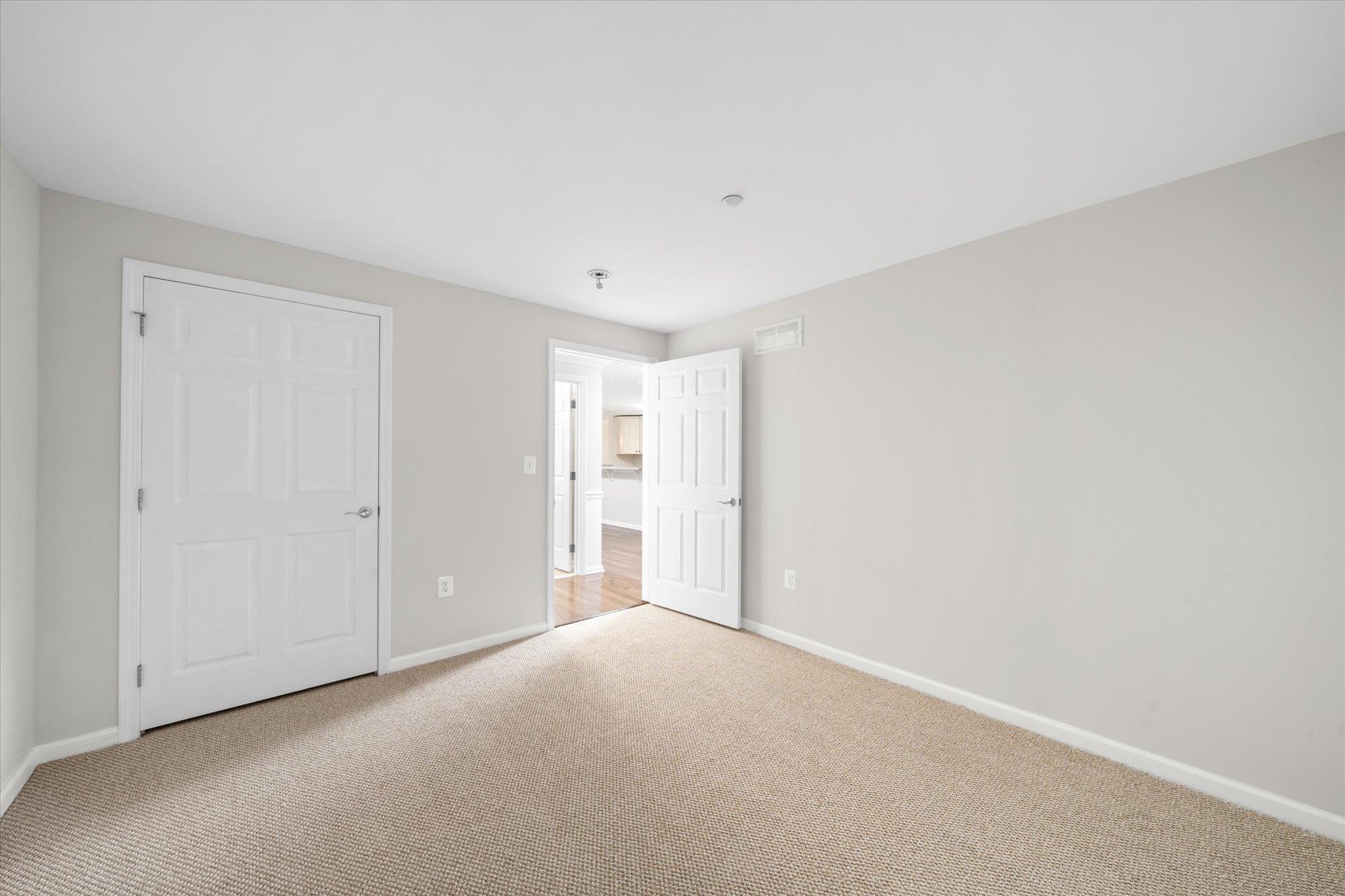 2102 Seaboard Circle - Picture 7
