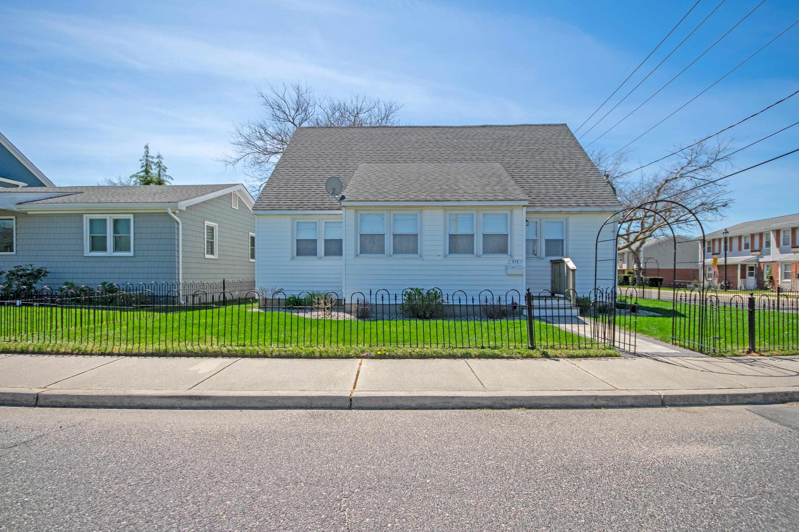 810 St. John 