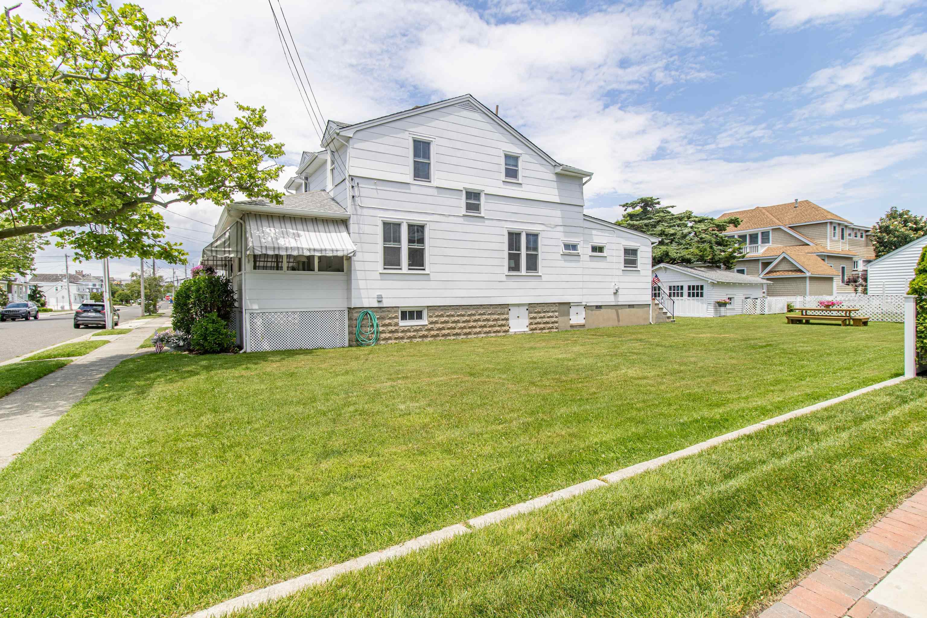 https://cdnparap40.paragonrels.com/ParagonImages/Property/P4/CAPEMAY/241725/23/0/0/893f2219f1a8e3f17f70429c08f6f036/1/488f264600c3d663e422a1ff672b2622/241725-cc98c8eb-95e3-4940-a14b-a5d018fca8b2.JPG