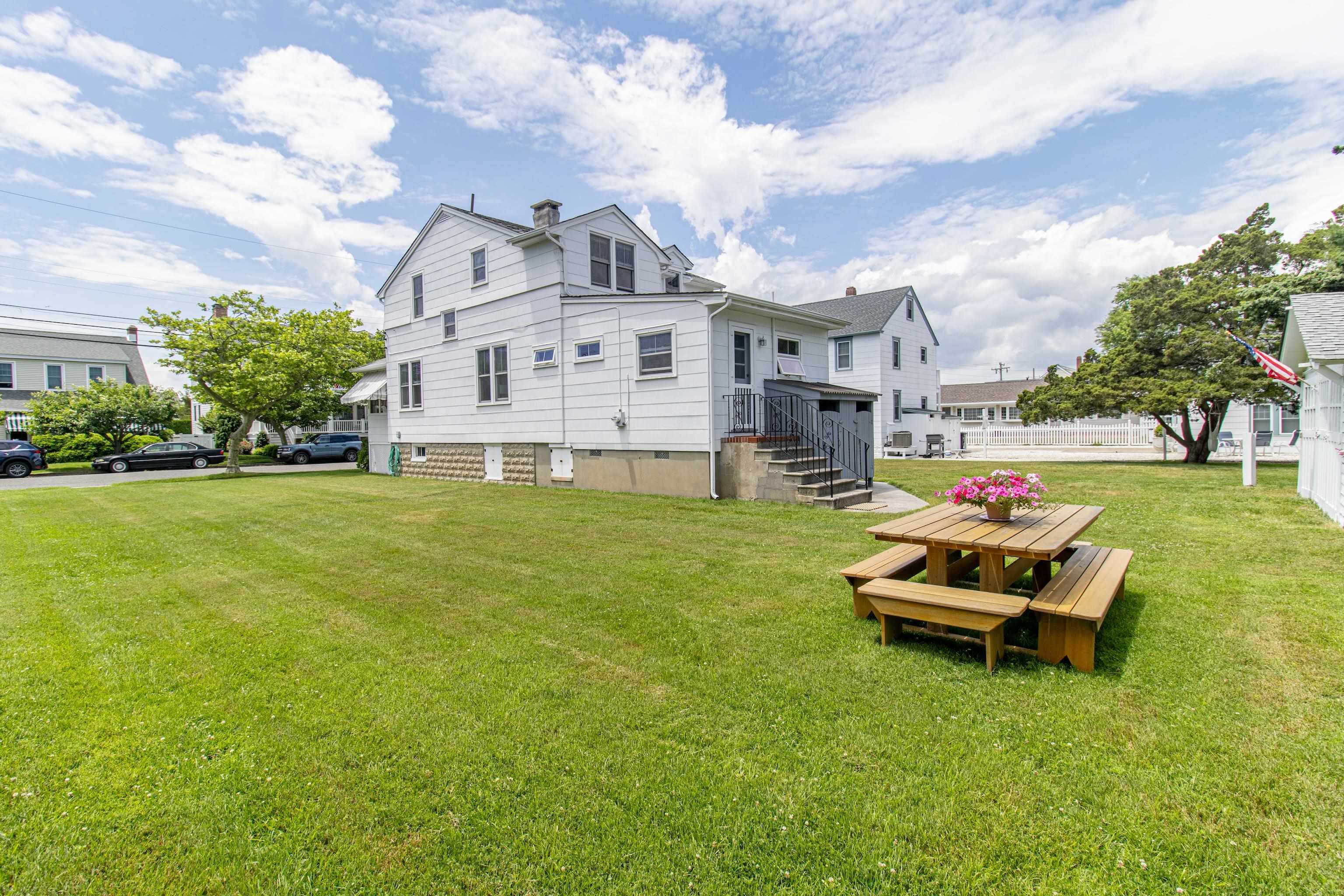 https://cdnparap40.paragonrels.com/ParagonImages/Property/P4/CAPEMAY/241725/24/0/0/eb430802a7c371bf32f6771f409f7da0/1/488f264600c3d663e422a1ff672b2622/241725-534b09e2-4d24-4181-b52a-16c2d9f3ef0b.JPG