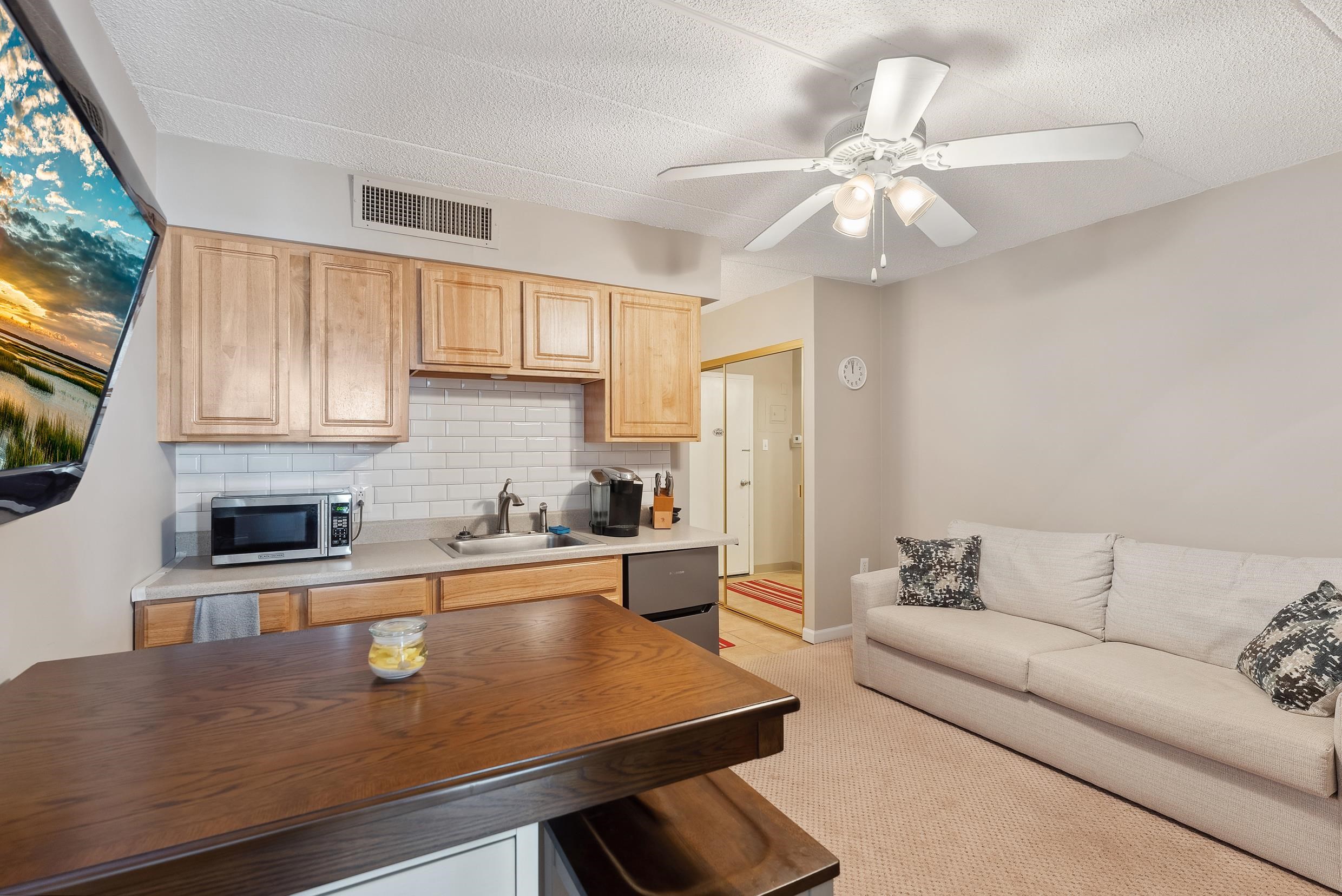 500 Kennedy Drive - Picture 2