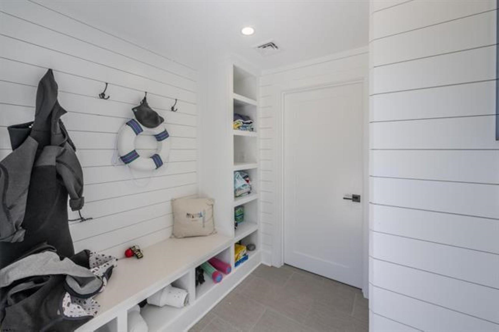 300 N 33rd Avenue