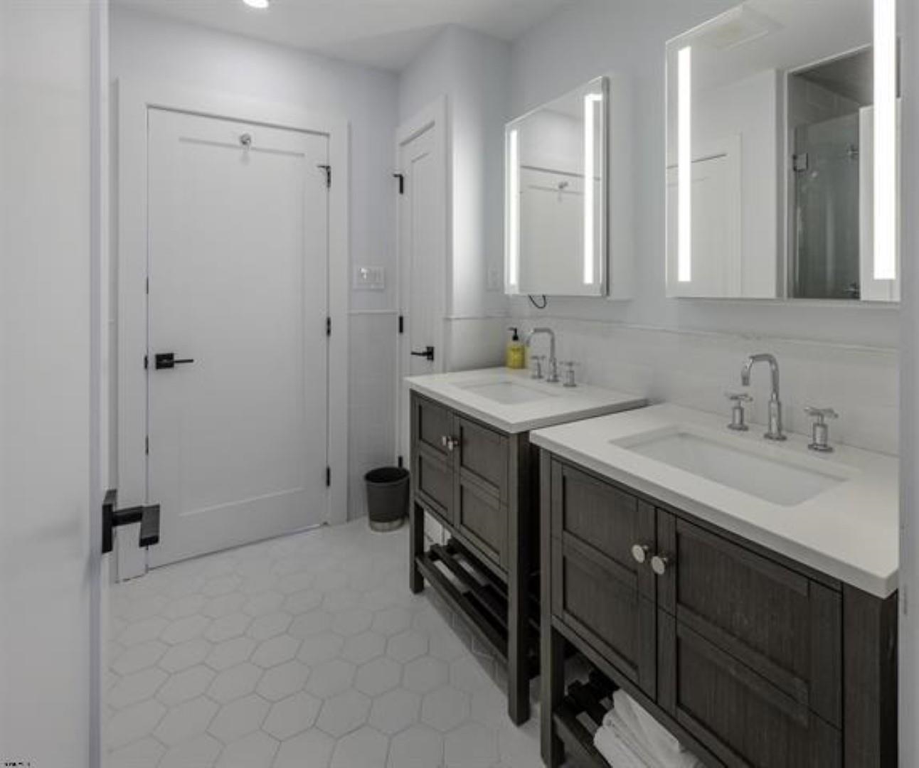 300 N 33rd Avenue