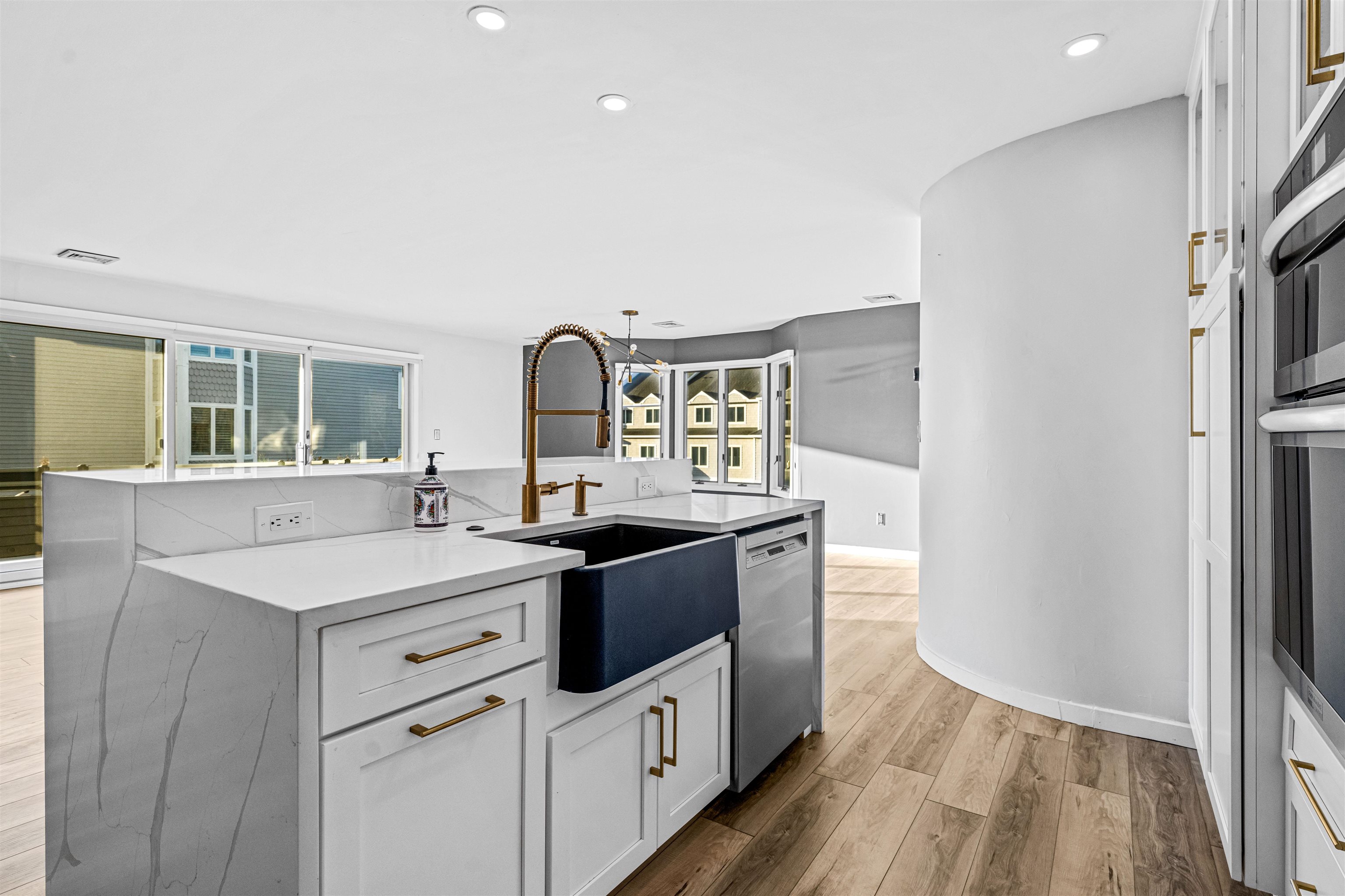 902 Ocean Drive - Picture 11