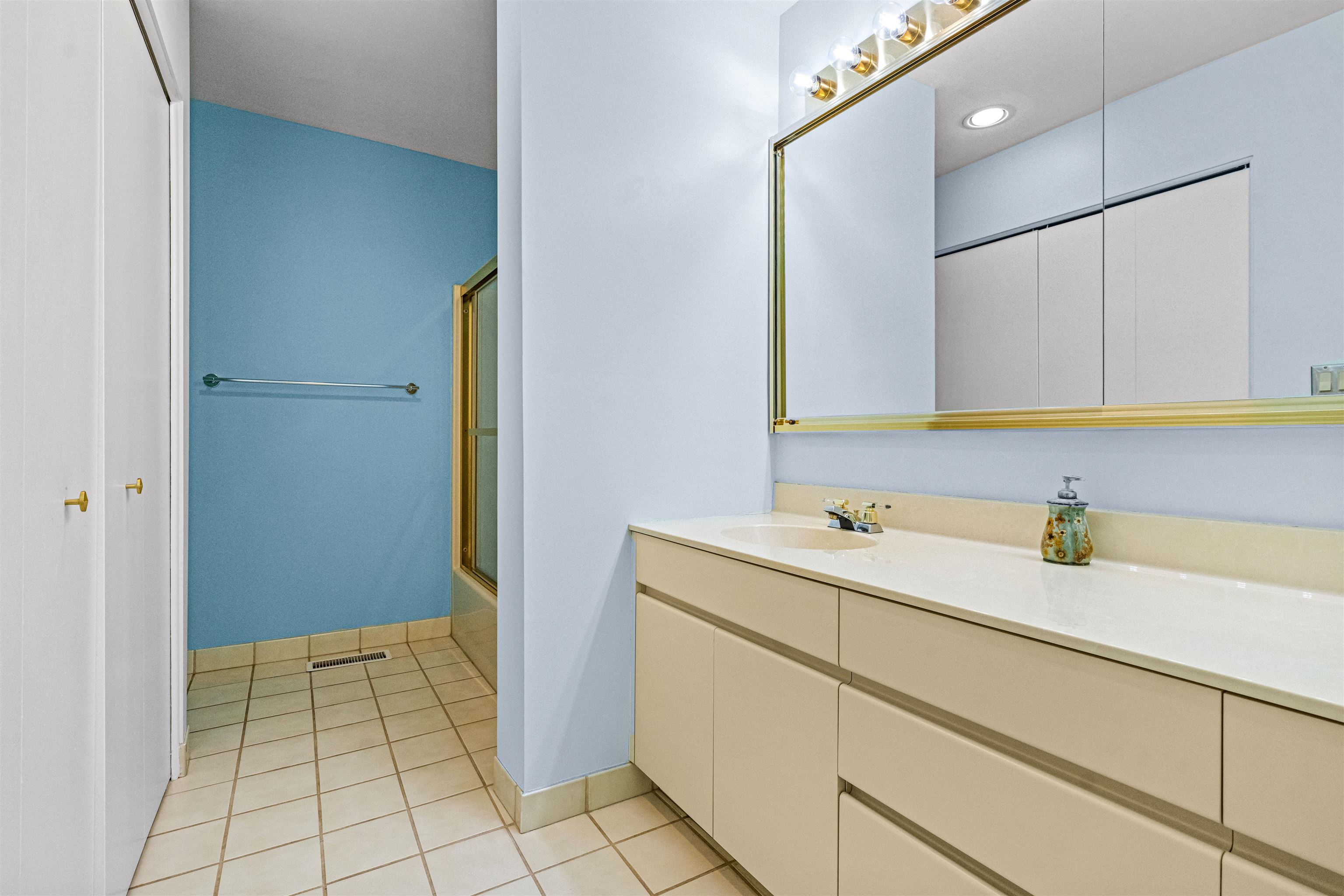 902 Ocean Drive - Picture 23