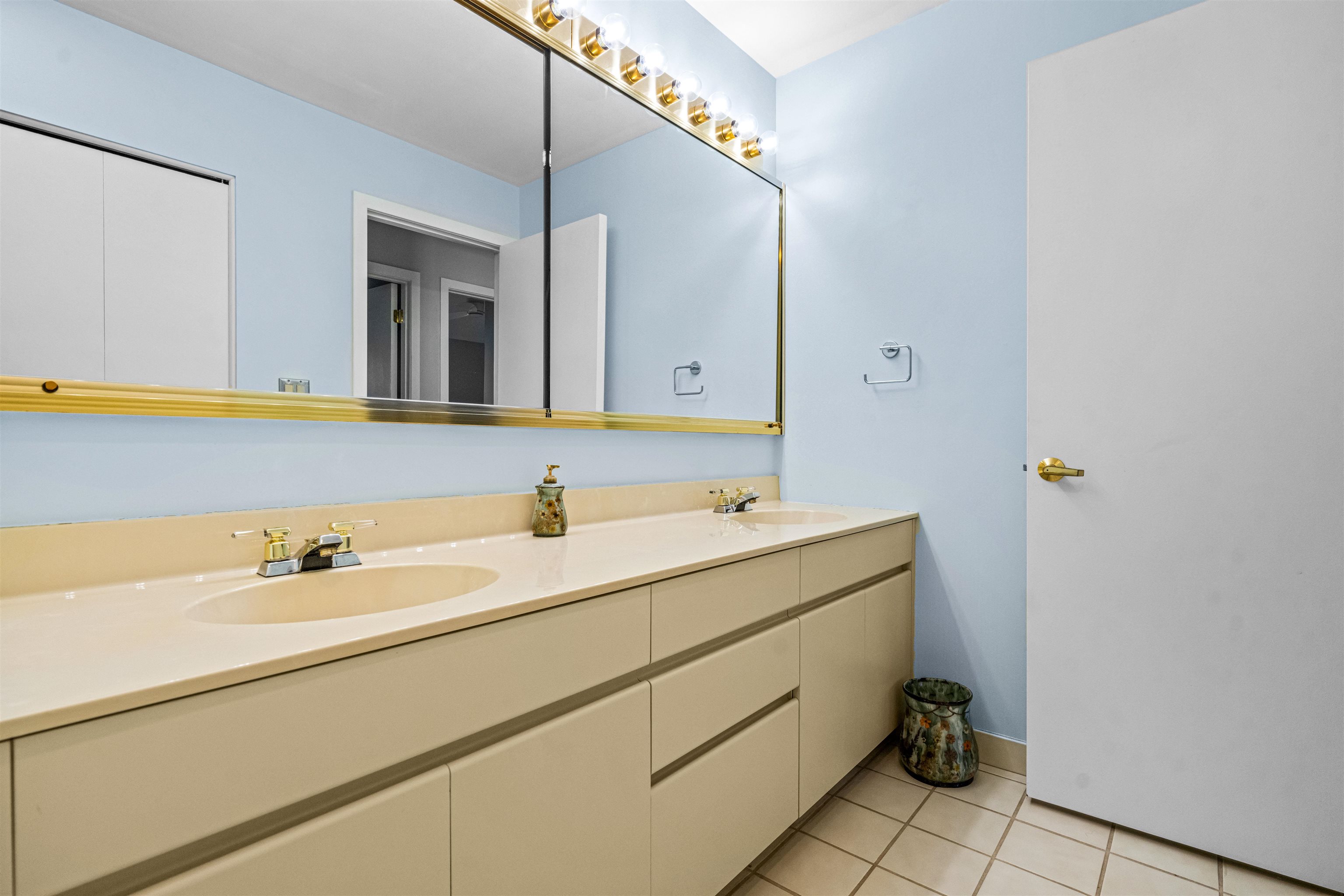 902 Ocean Drive - Picture 24