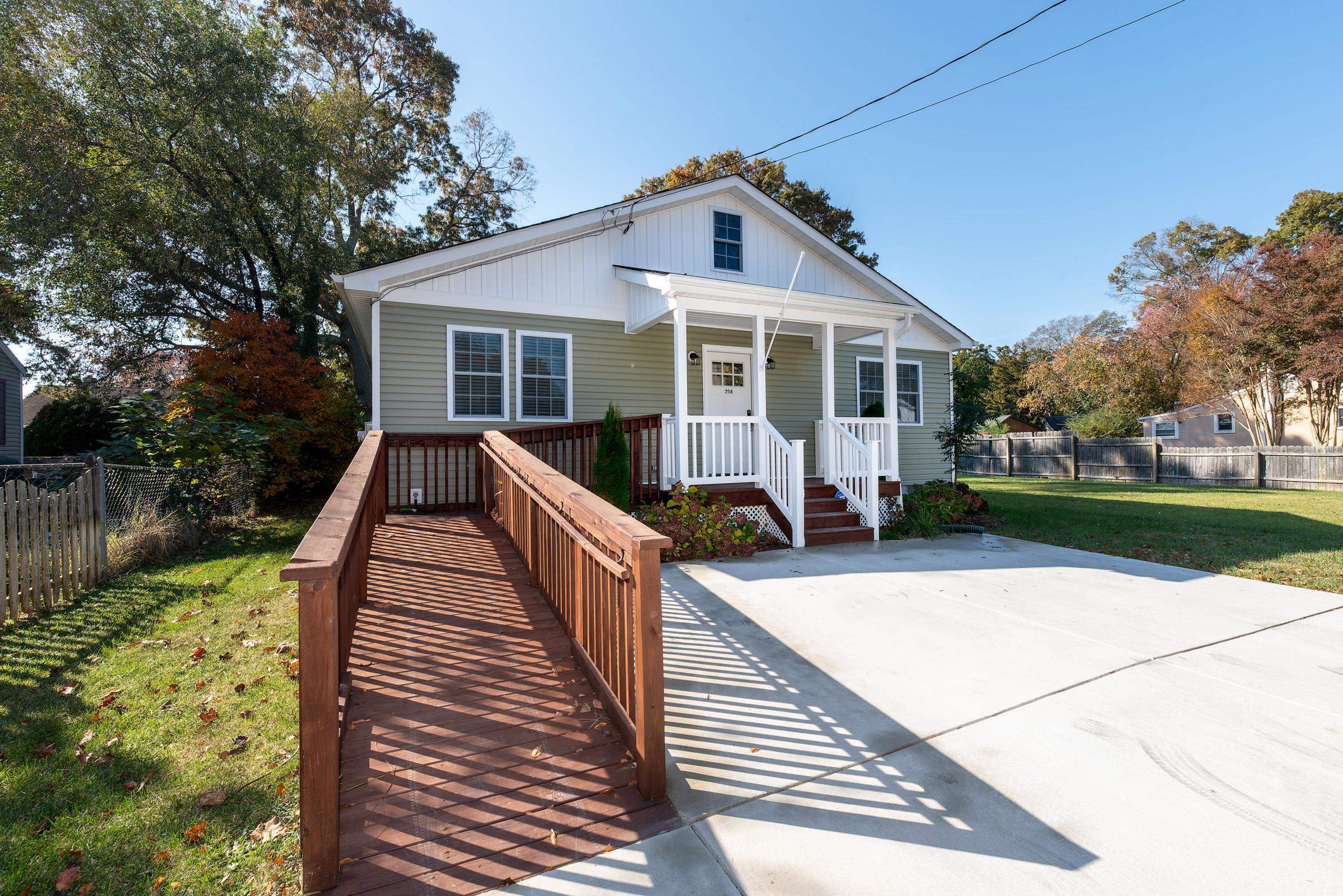 214 E Weber Avenue, Villas