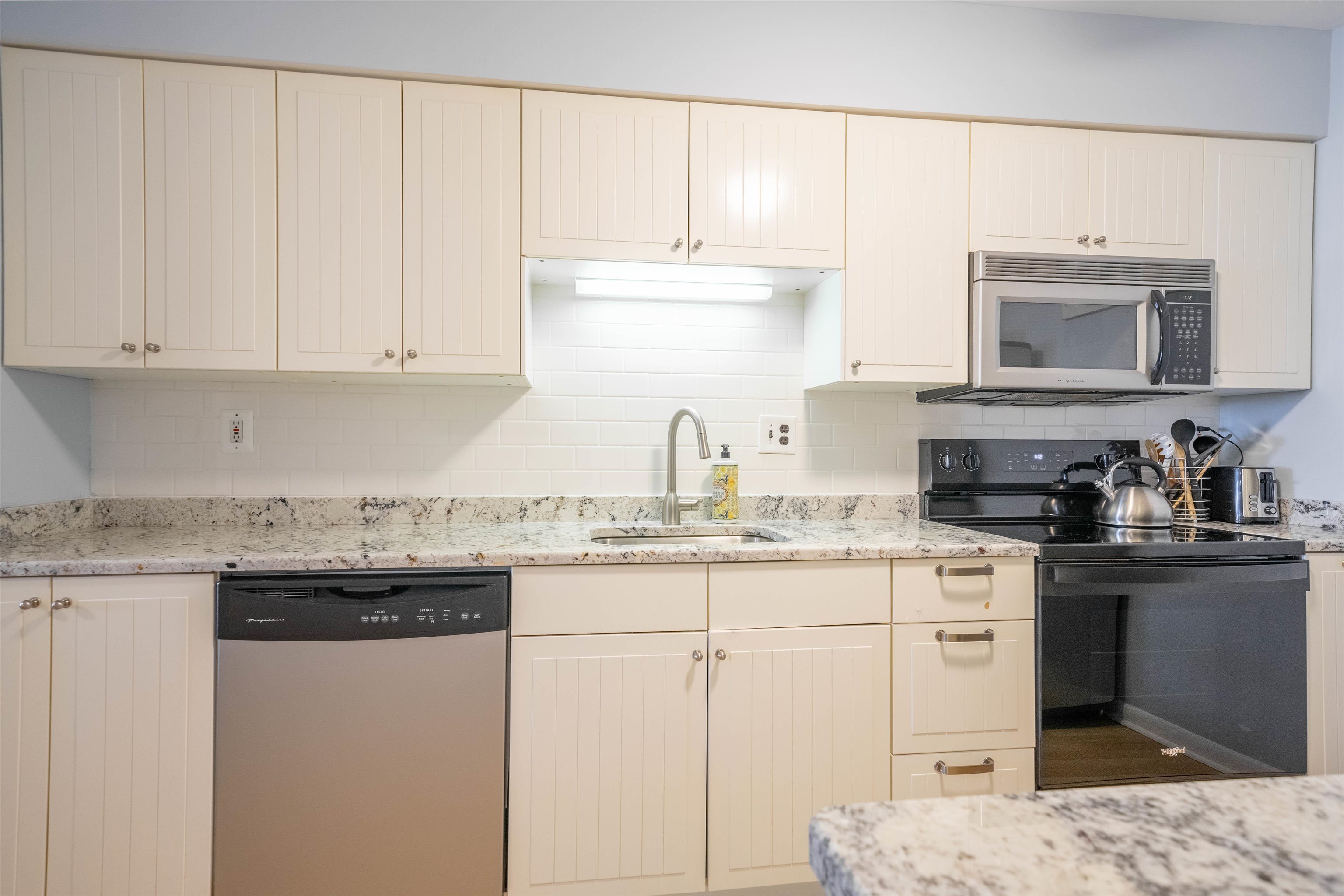 https://cdnparap40.paragonrels.com/ParagonImages/Property/P4/CAPEMAY/243557/7/0/0/65cfb67bf9c1d115f2dc7c3e01cf9eaa/1/36d7c3a2b542fea3cd460a05a6c3cb66/243557-c0cad33a-d877-4be2-a92c-c94222b3da92.JPG