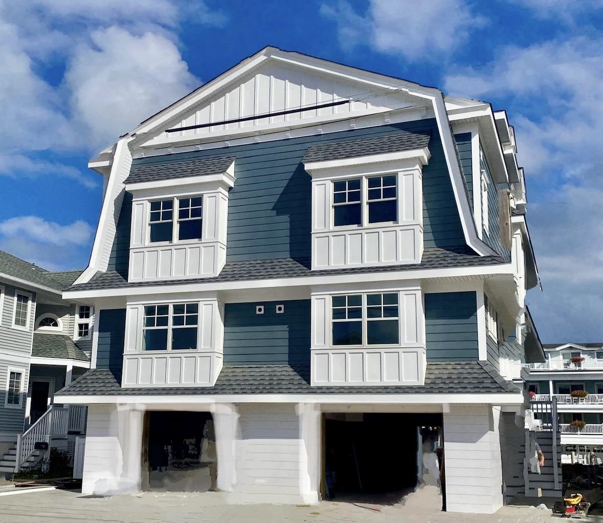 2425 Harbor Avenue - Avalon