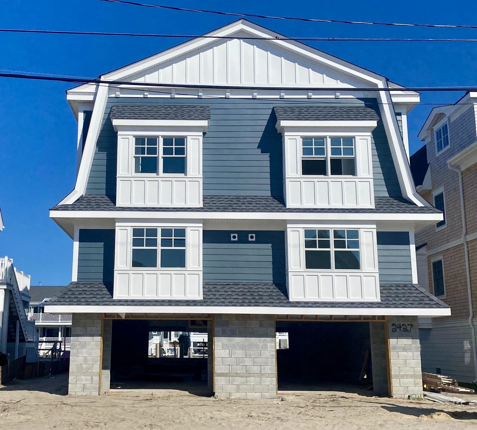 2425 Harbor Avenue - Avalon