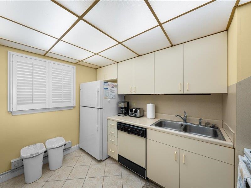 3700 Boardwalk - Picture 9