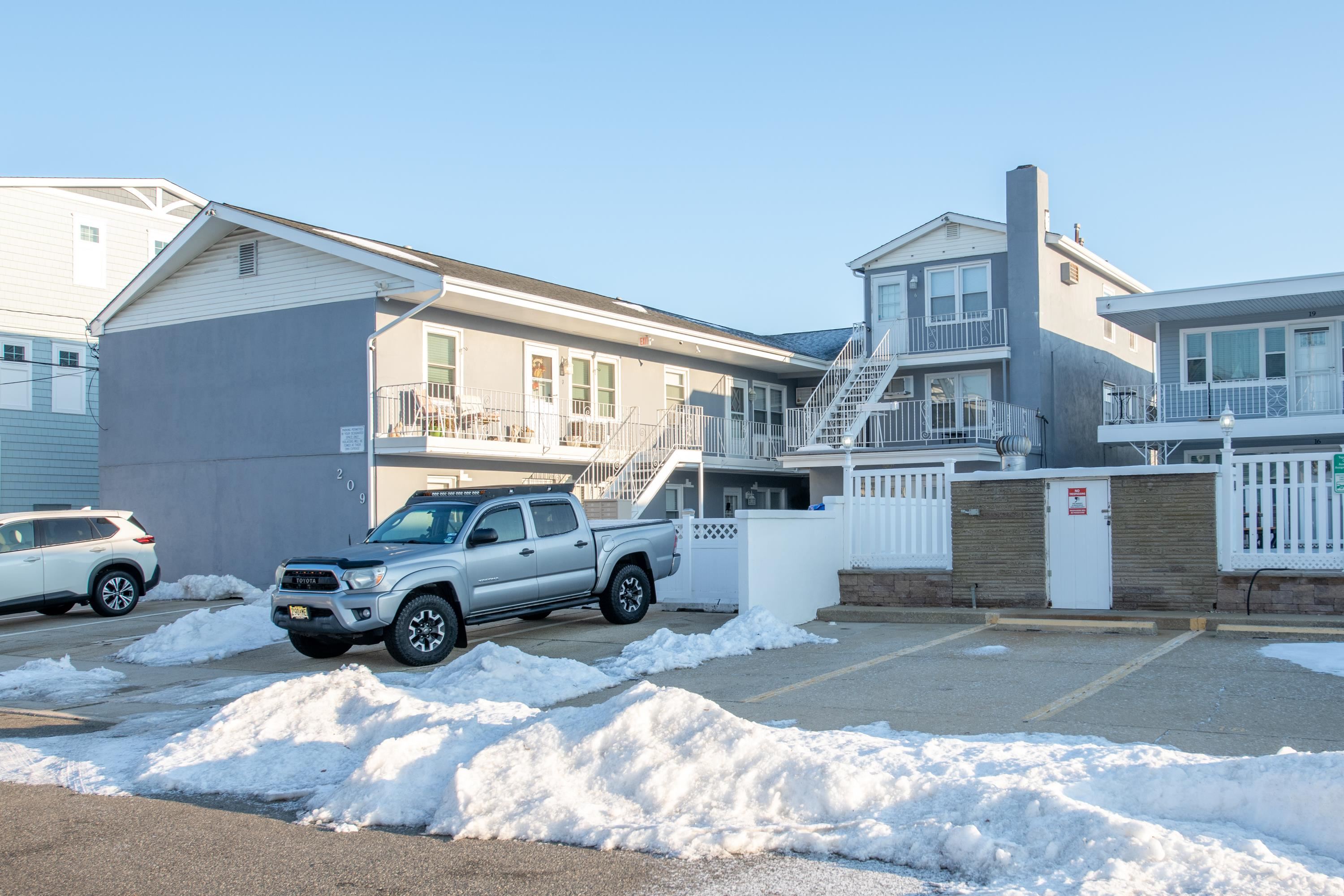 209 E Primrose Road