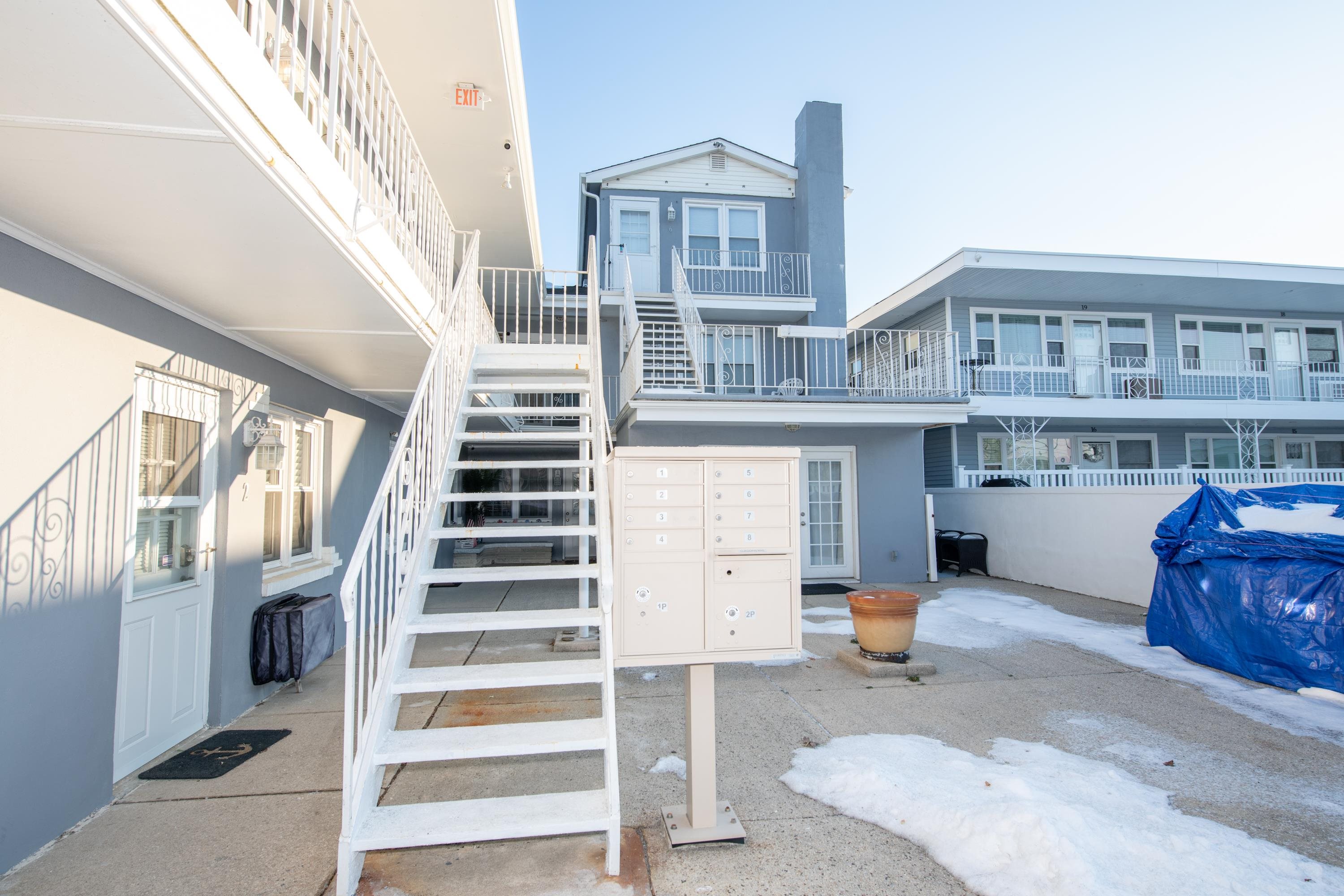 209 E Primrose Road