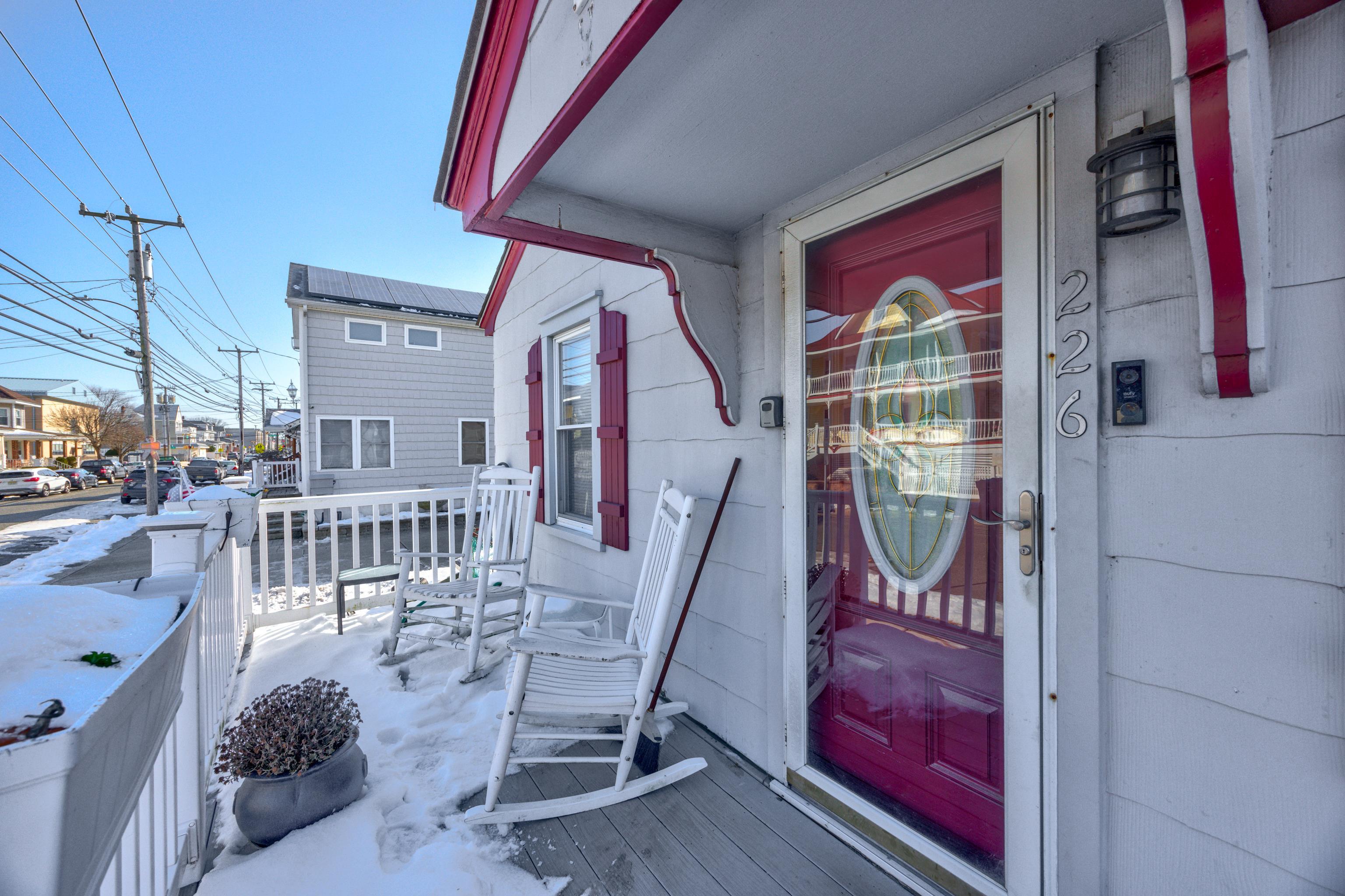 226 W Glenwood Avenue - Picture 2