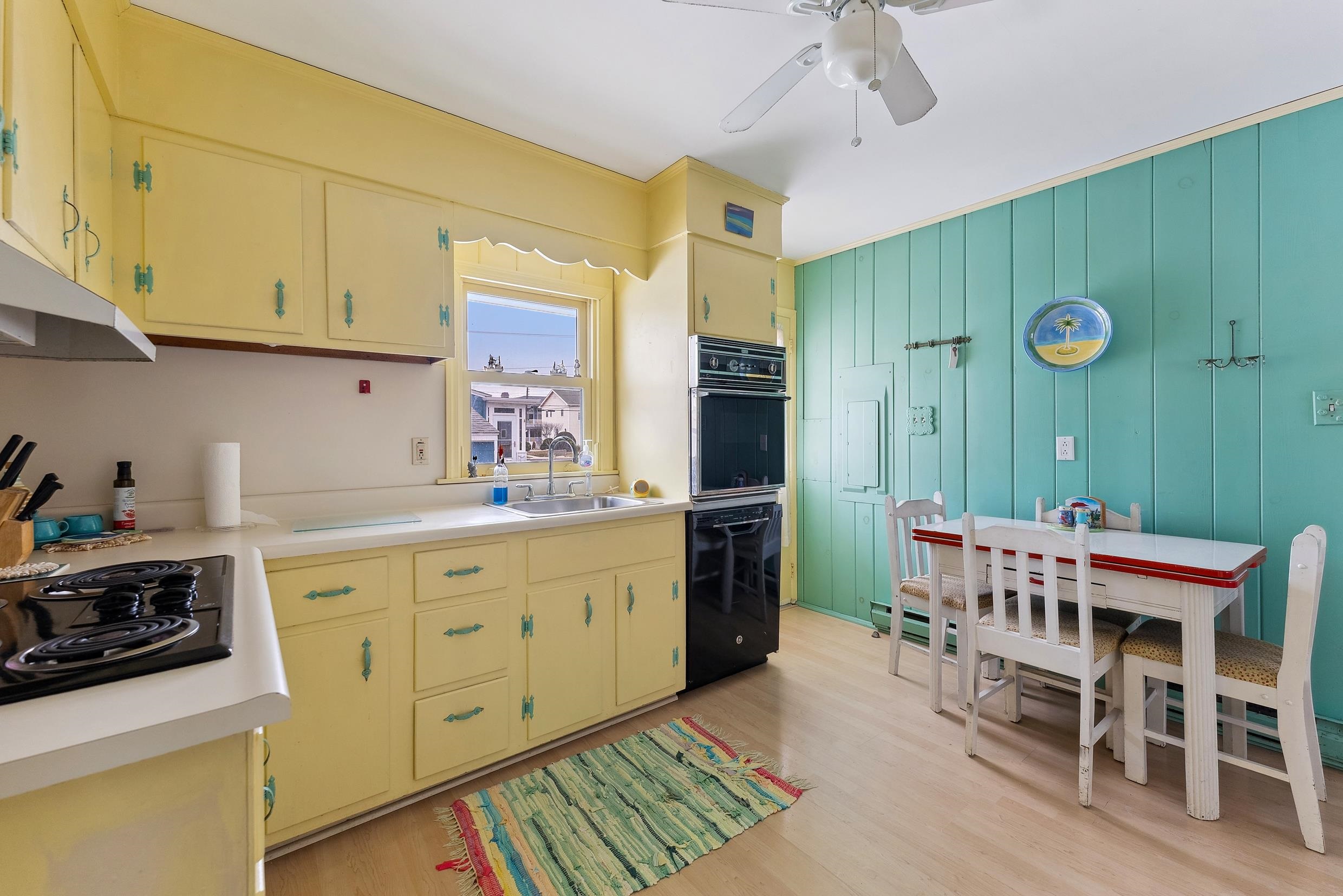 https://cdnparap40.paragonrels.com/ParagonImages/Property/P4/CAPEMAY/250209/6/0/0/49fe7d226c8eb71c5182c2fefa03f907/1/84fa1dc4839abc30a4e2c24d2555f029/250209-3df11ec8-37cf-4458-8afa-7efabd8a9e7d.JPG