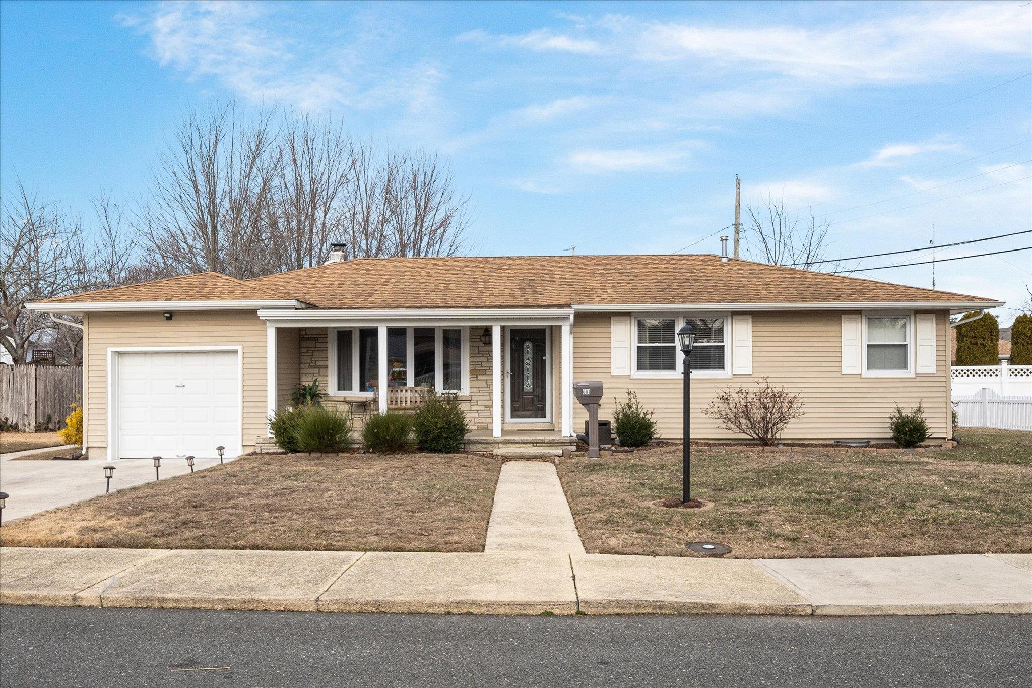 601 Hollywood Drive - Northfield