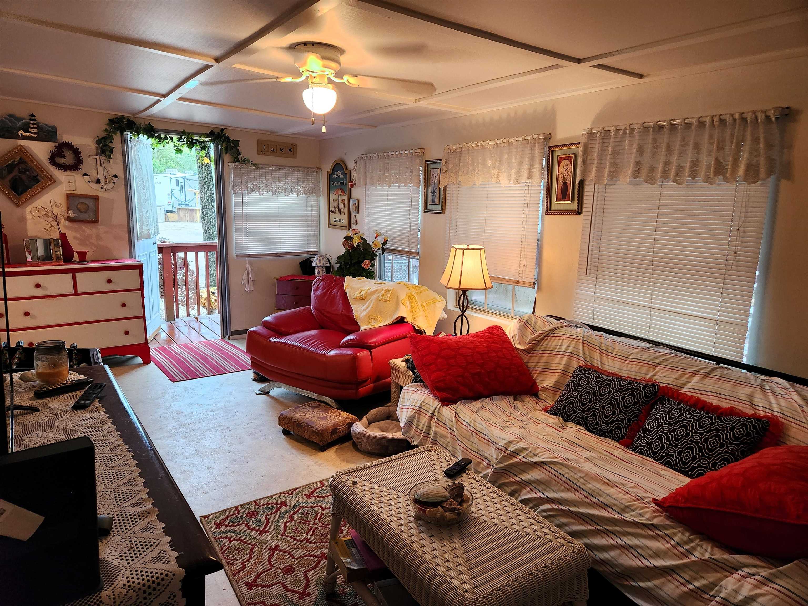 561 Corson Tavern Road - Picture 4