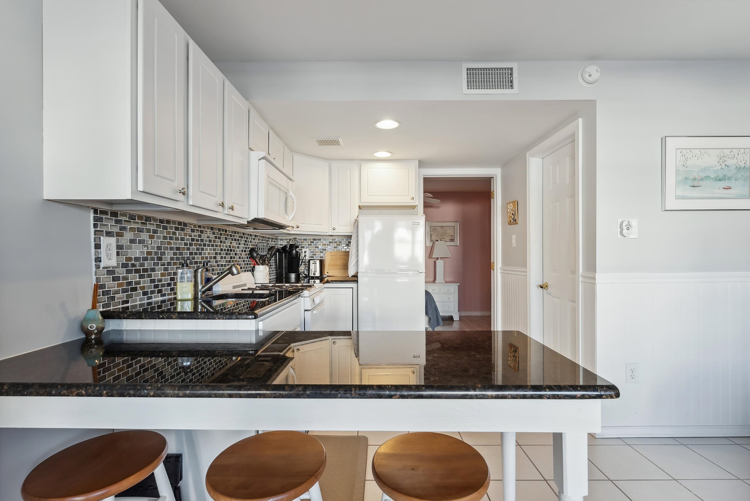 300 E Syracuse Avenue - Picture 8